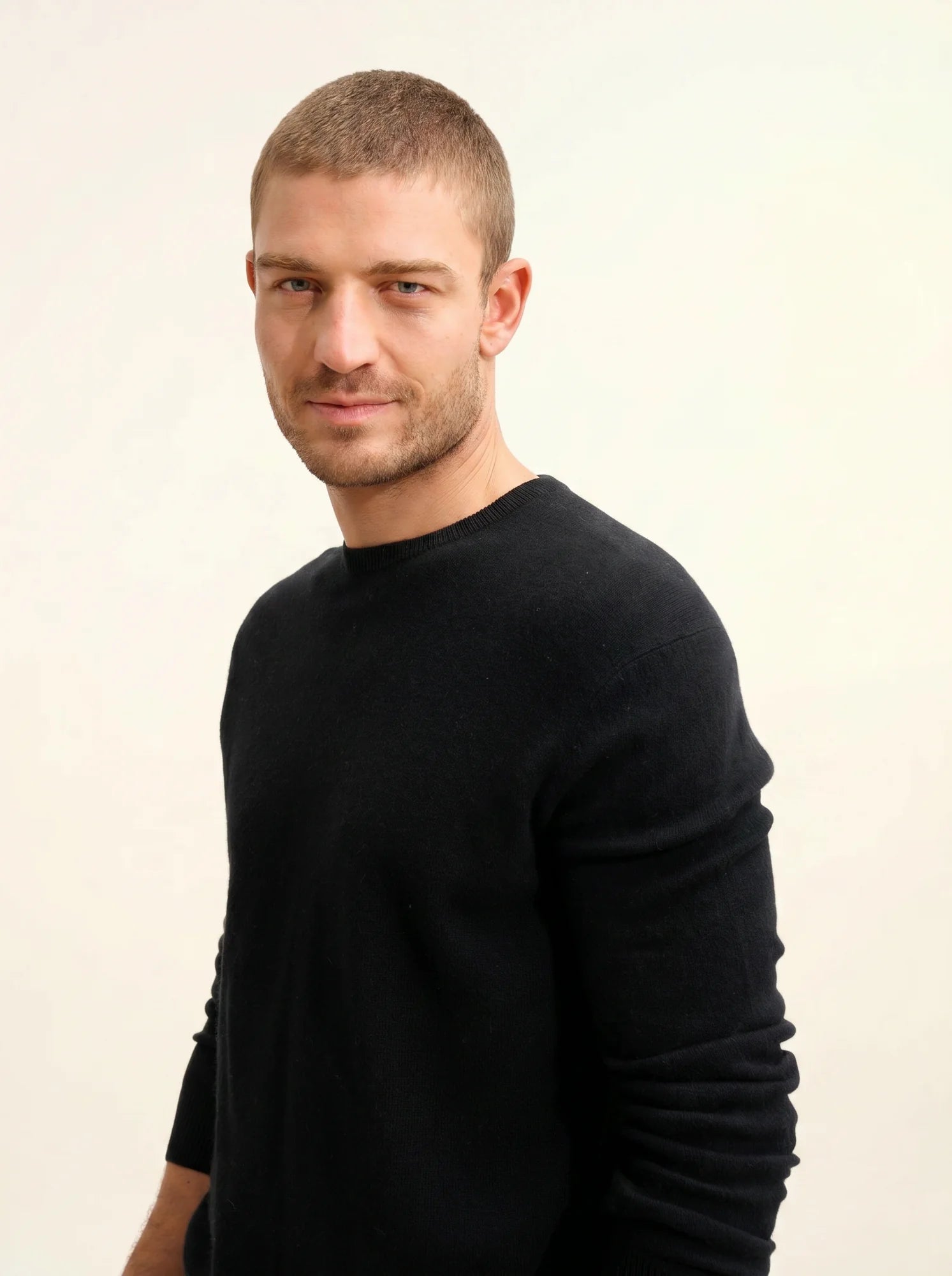 HOWARD pull col rond noir