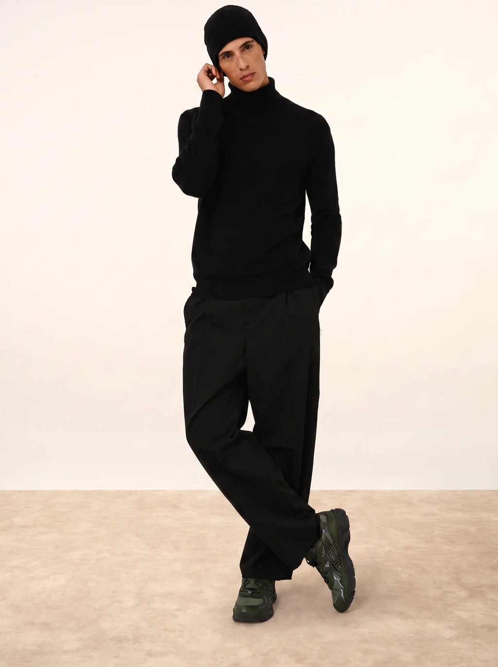 CONNOR pull col roulé noir
