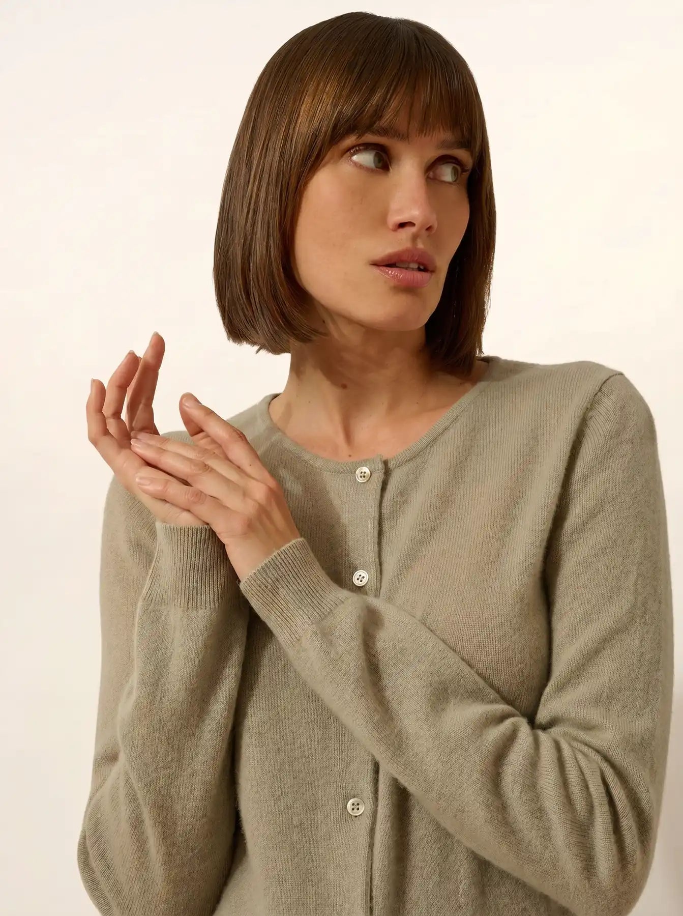 KATHARINE strickjacke rundhalsausschnitt oliv