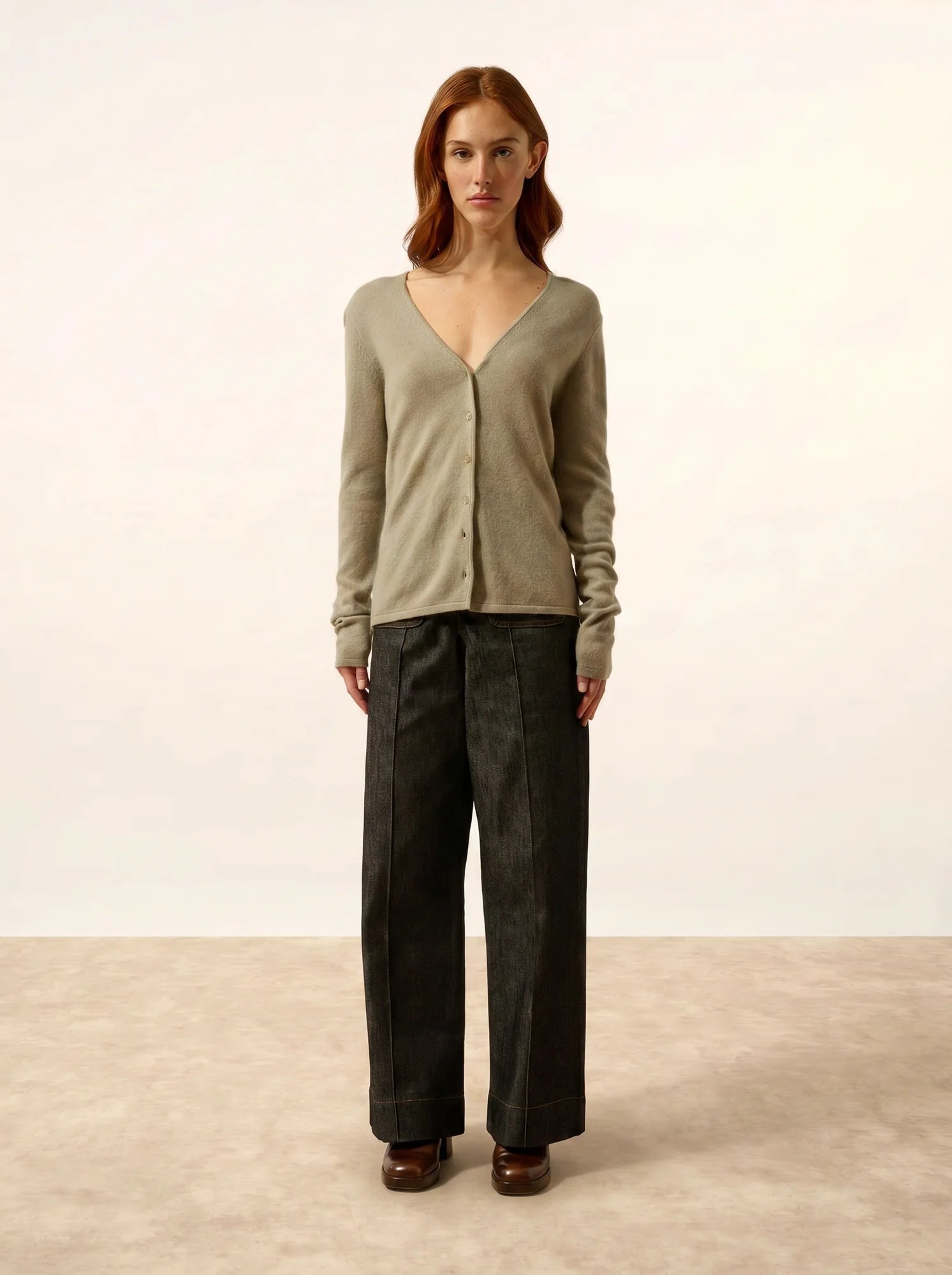 NORMA strickjacke v-ausschnitt oliv
