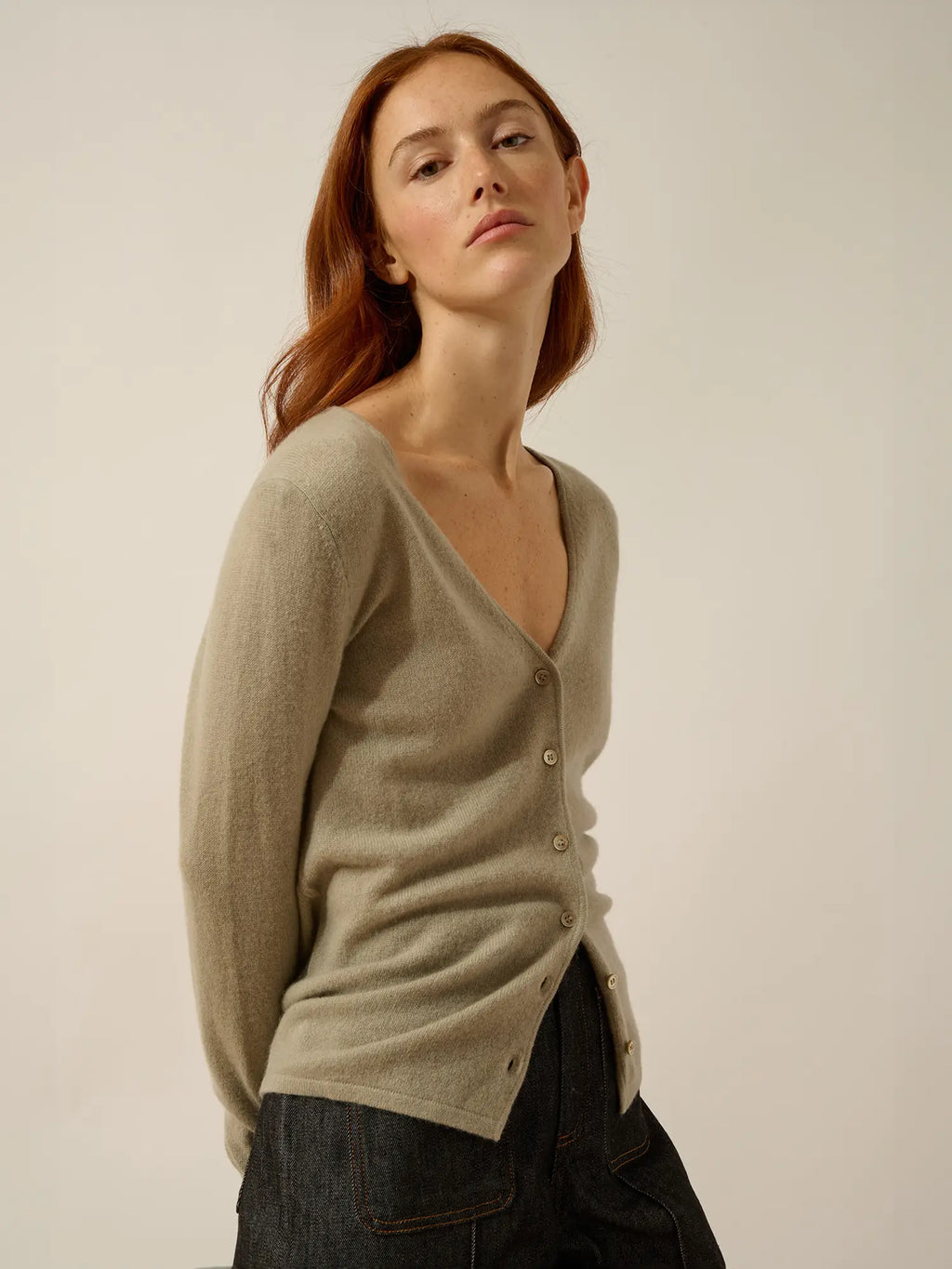 NORMA strickjacke v-ausschnitt oliv