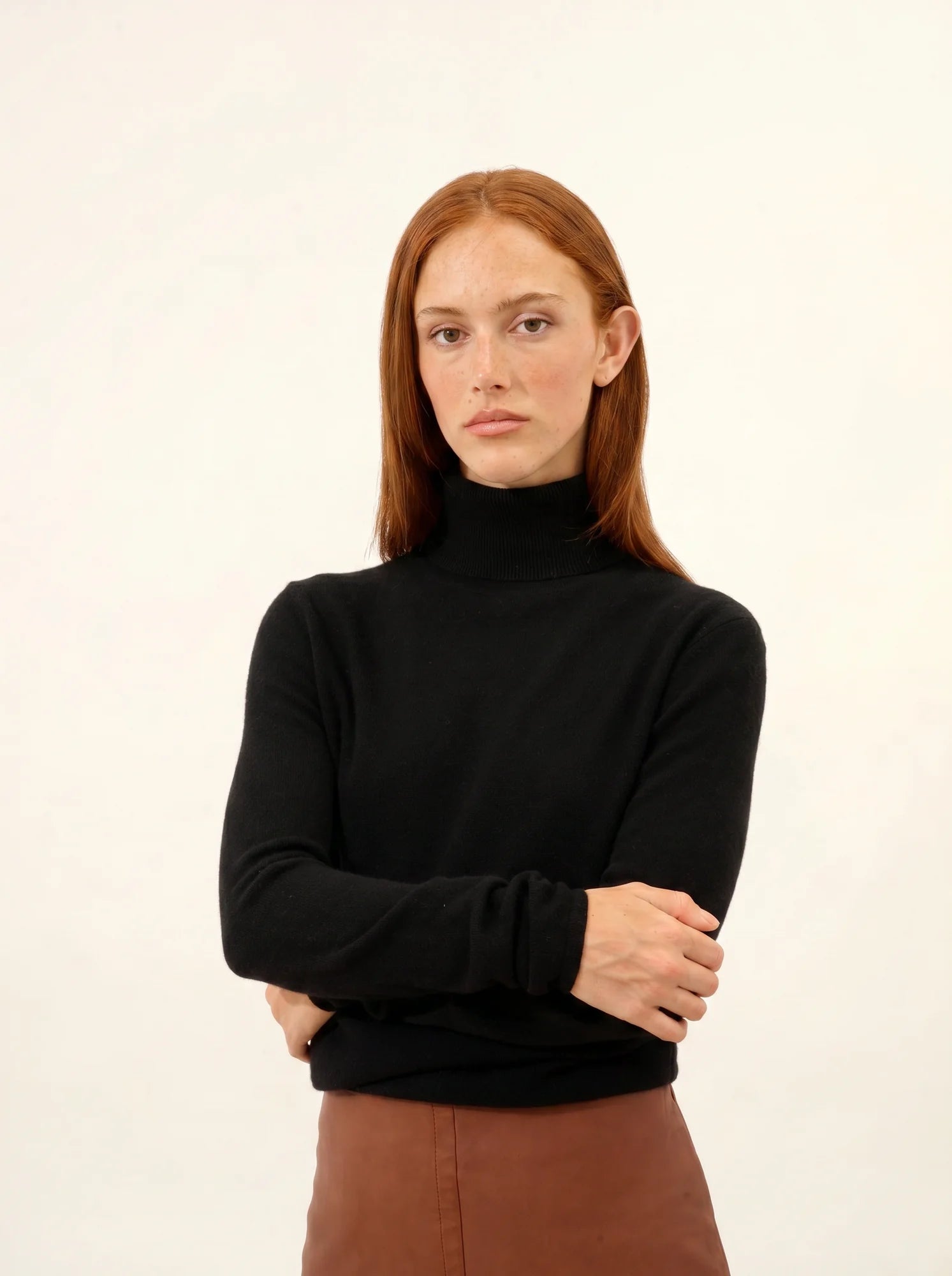 AVA pull col roulé noir
