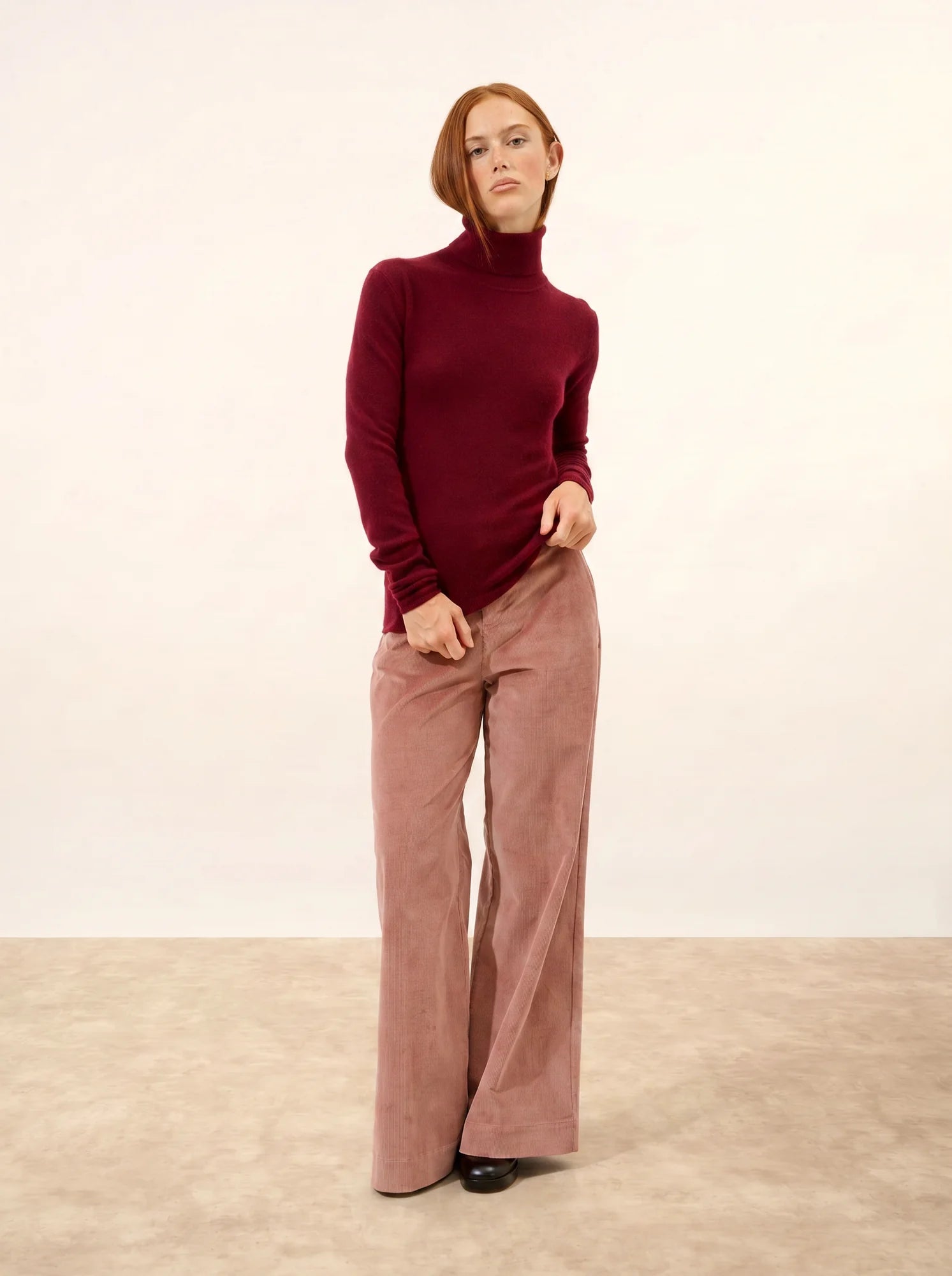 AVA pull col roulé bordeaux