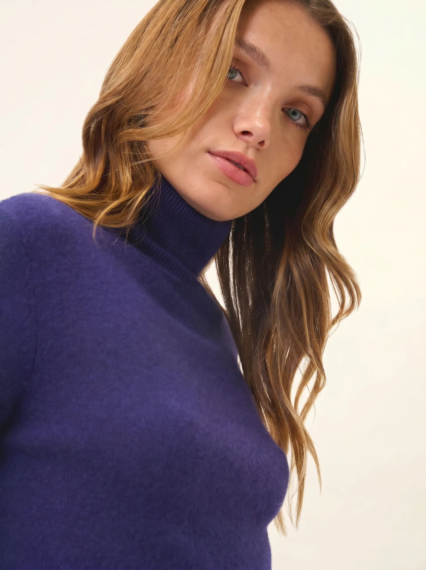 AVA pullover rollkragen violett