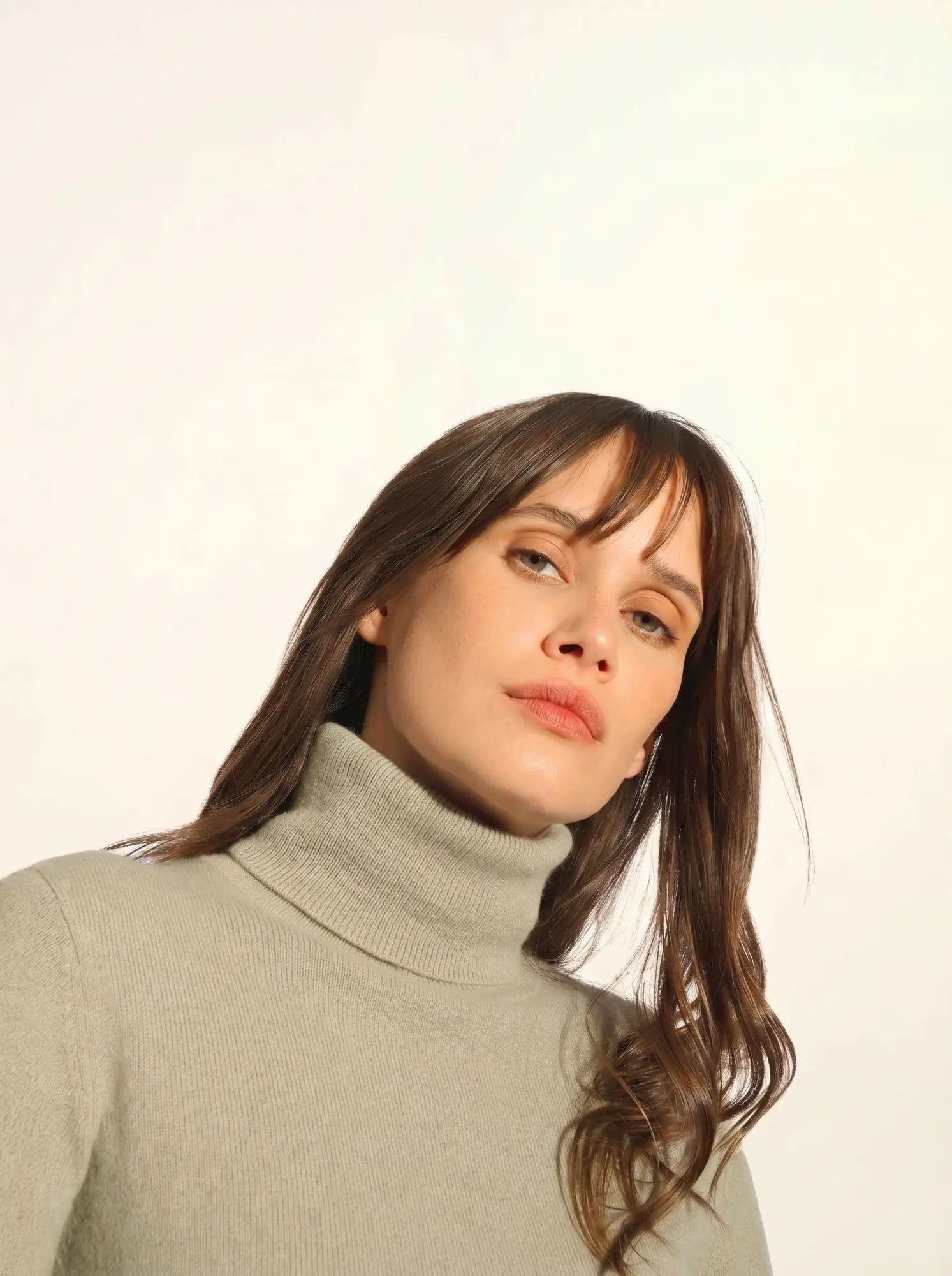 AVA pull col roulé olive