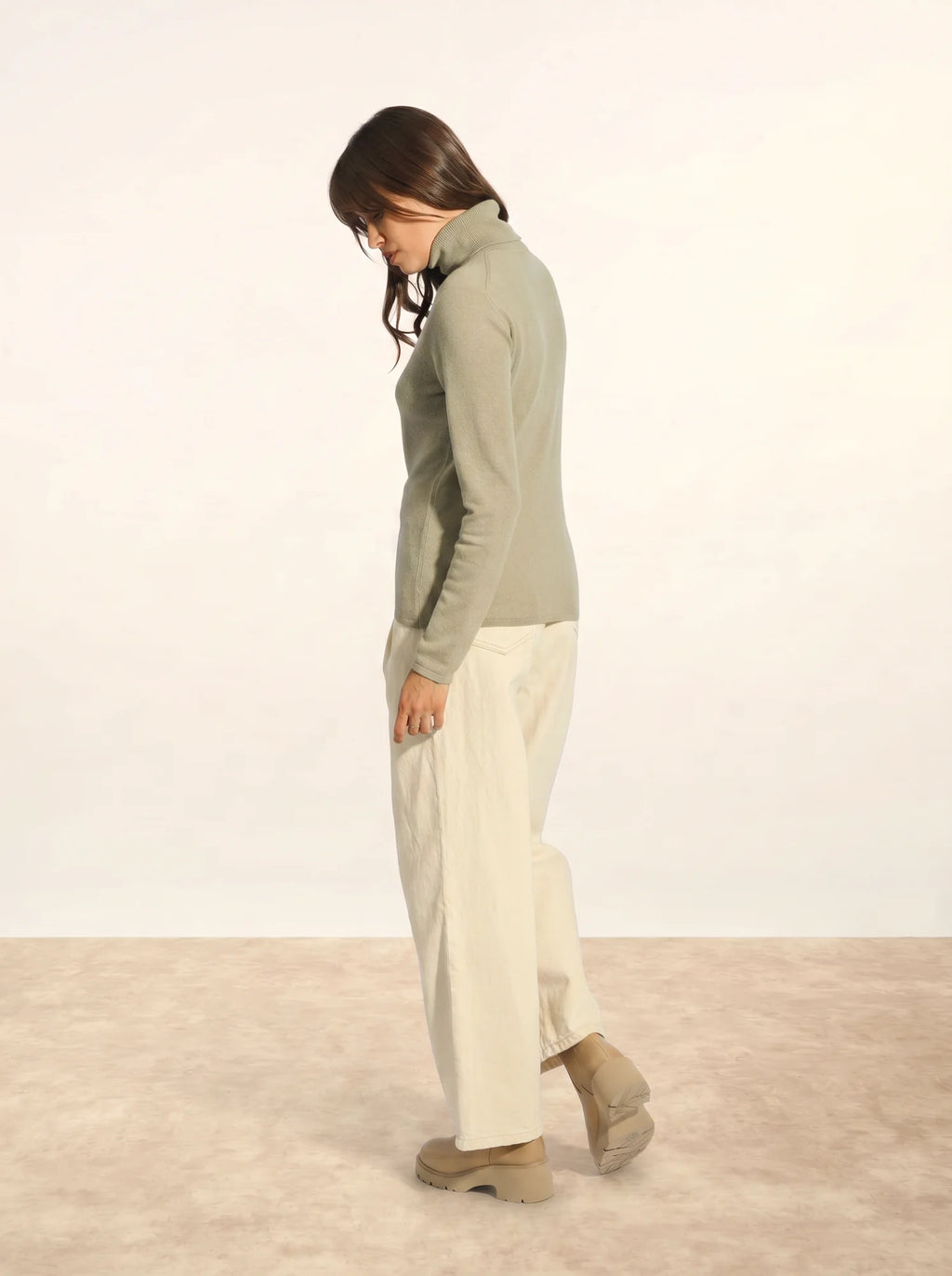 AVA pull col roulé olive