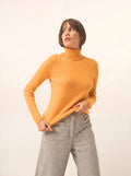AVA pullover rollkragen curcuma
