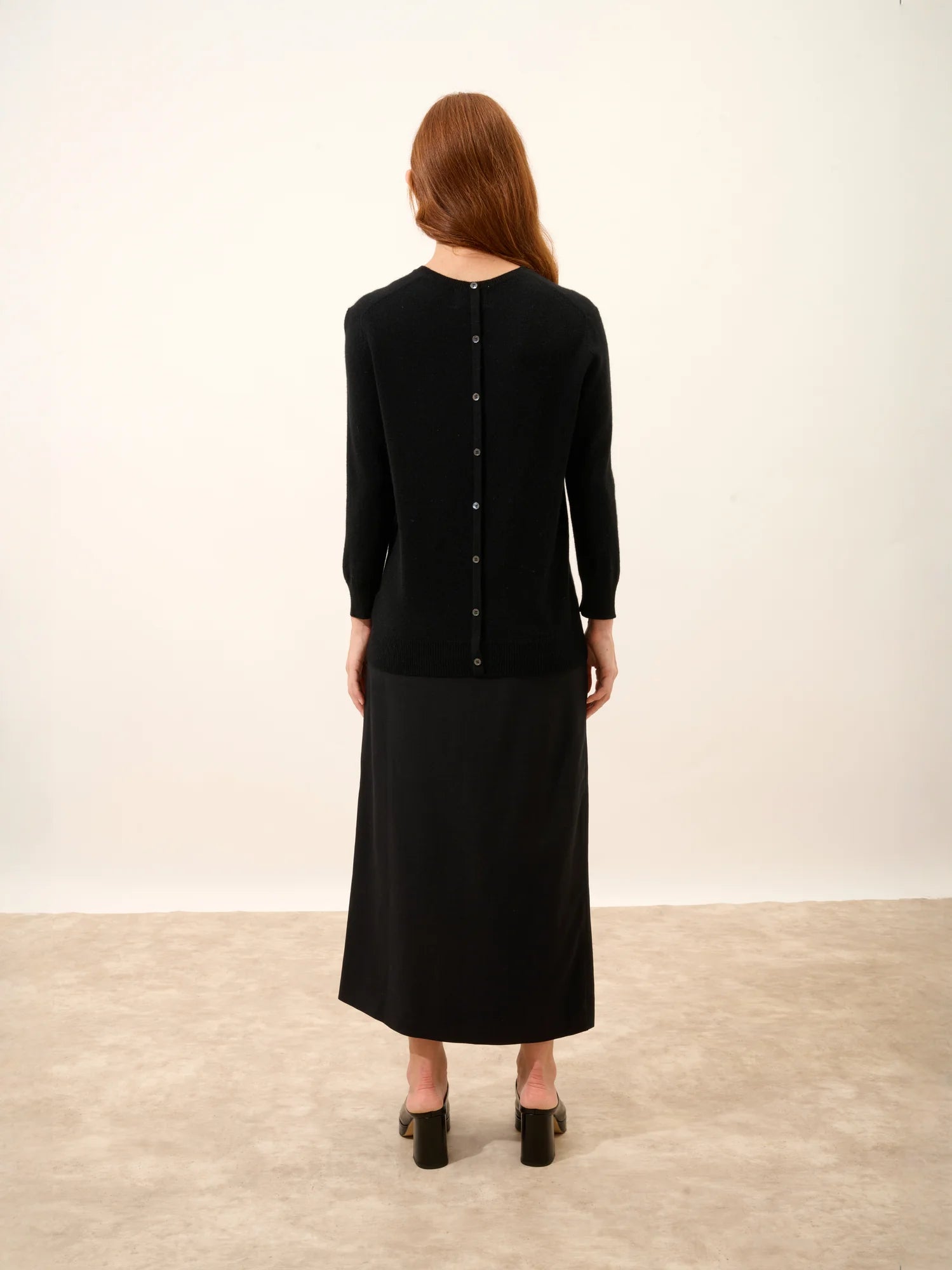 JANICE pullover rundhalsausschnitt geknöpft hinten schwarz