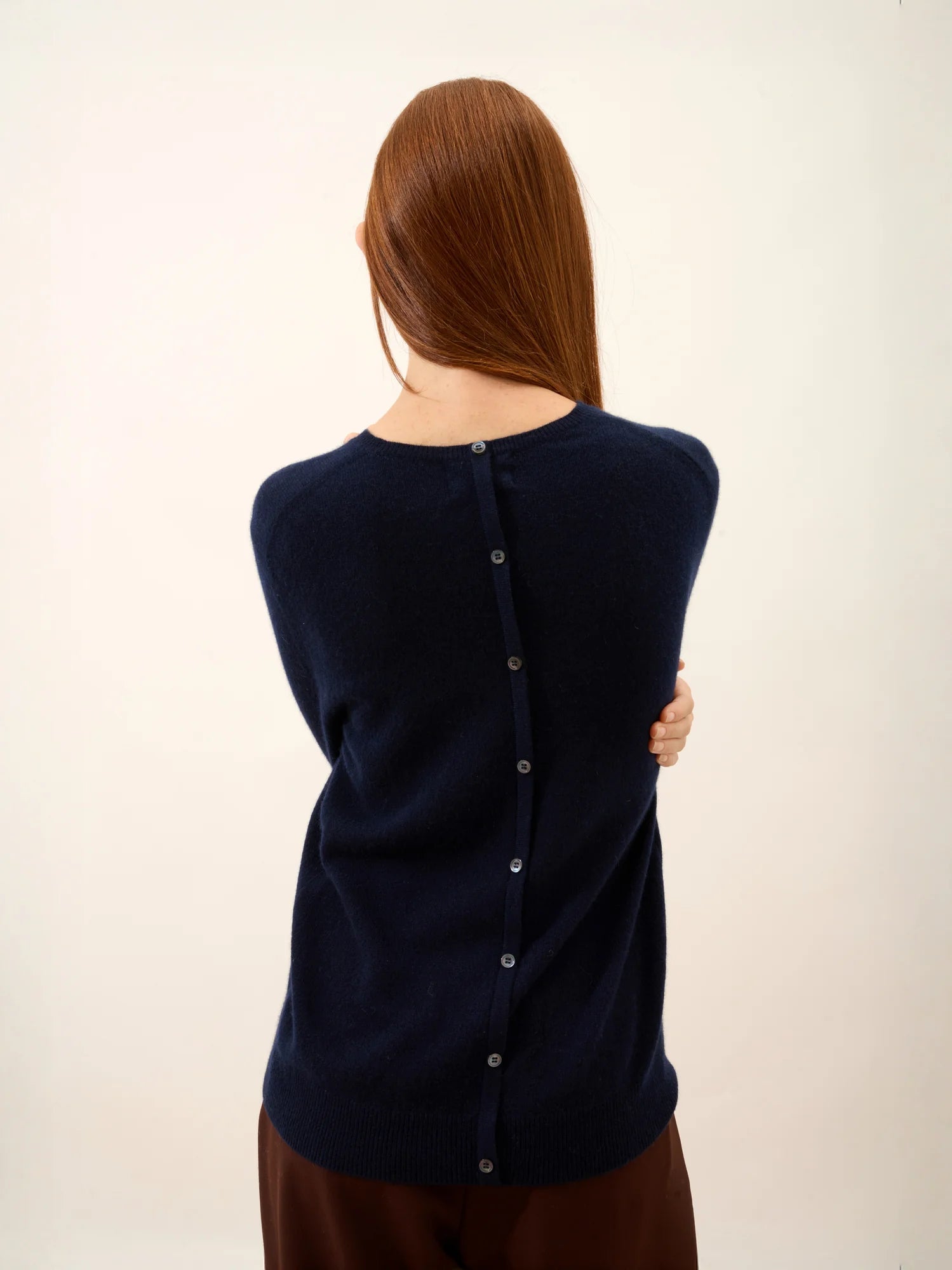JANICE pull col rond boutonné dos bleu marine