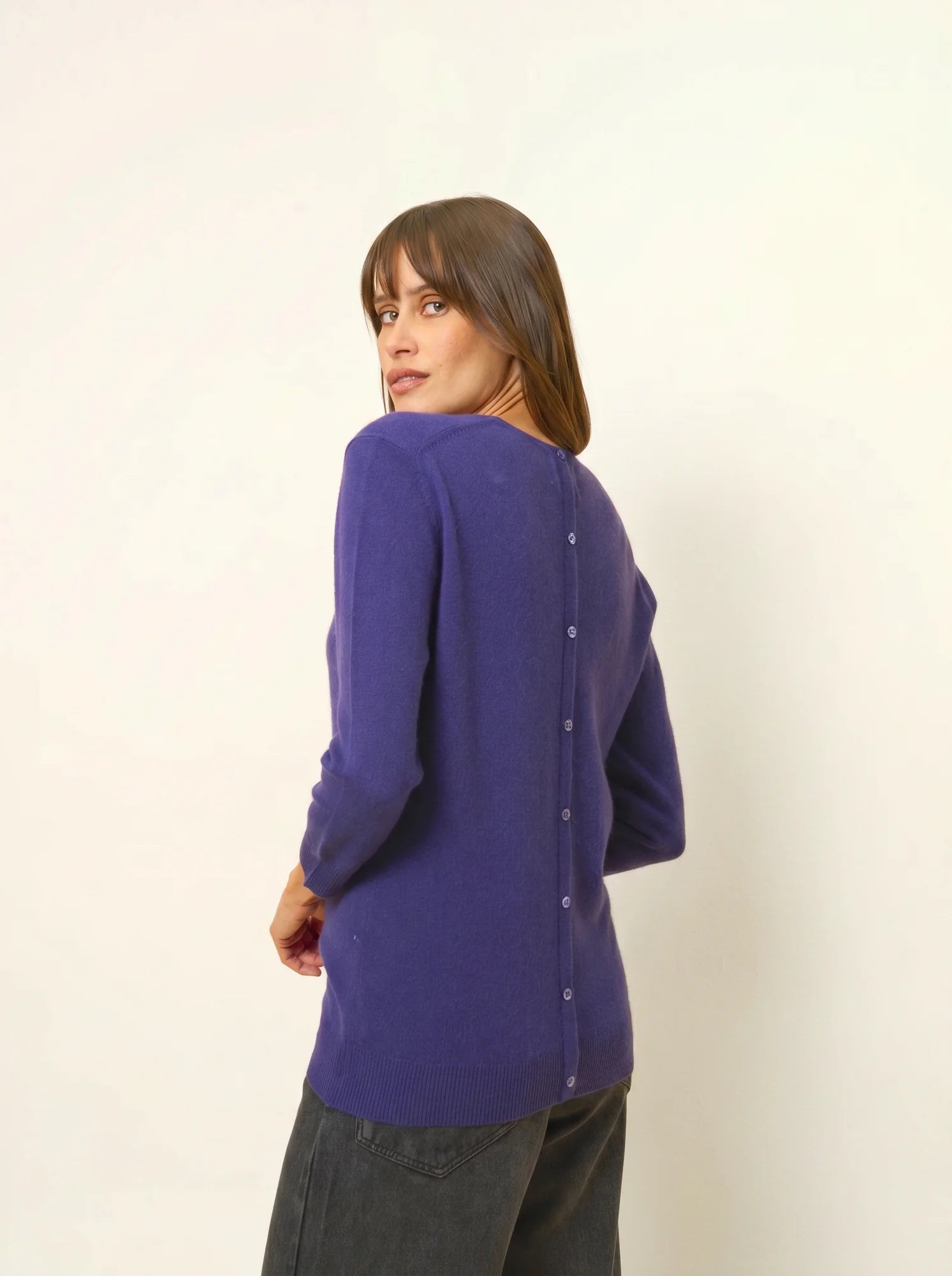 JANICE pullover rundhalsausschnitt geknöpft hinten violett