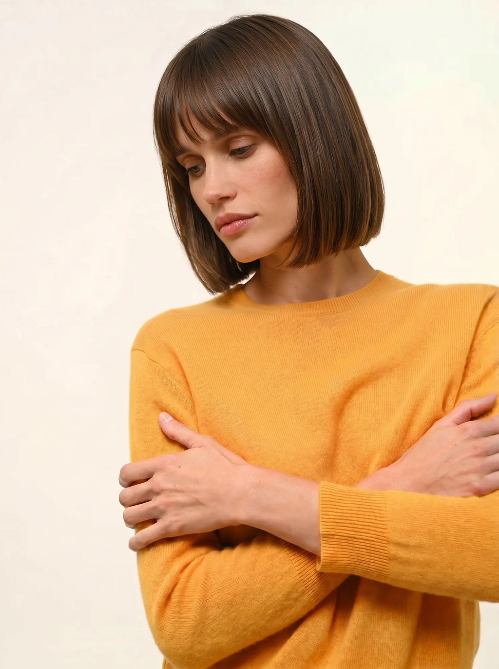 JANICE pullover rundhalsausschnitt geknöpft hinten curcuma