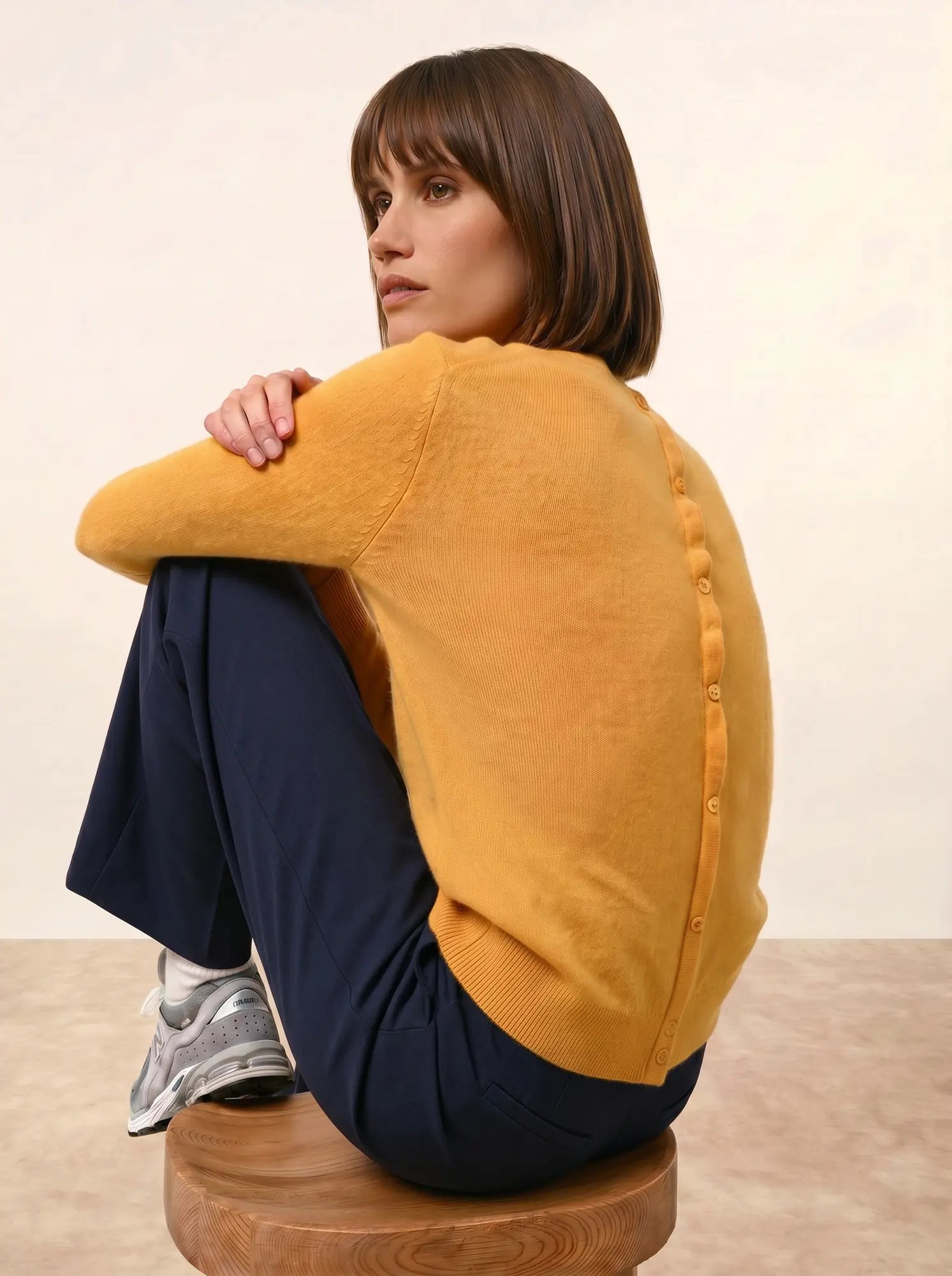 JANICE pullover rundhalsausschnitt geknöpft hinten curcuma