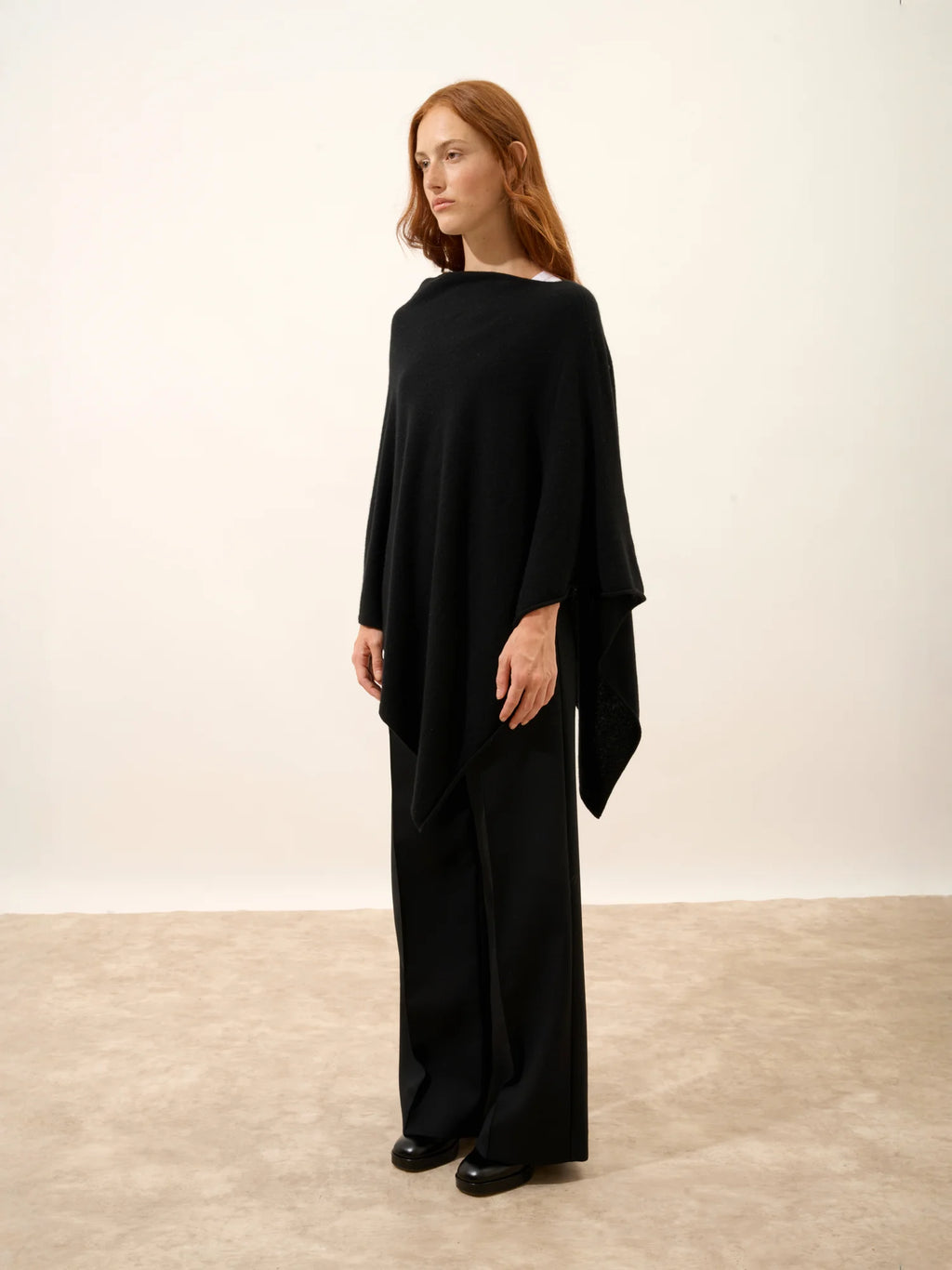 MEREDITH poncho schwarz