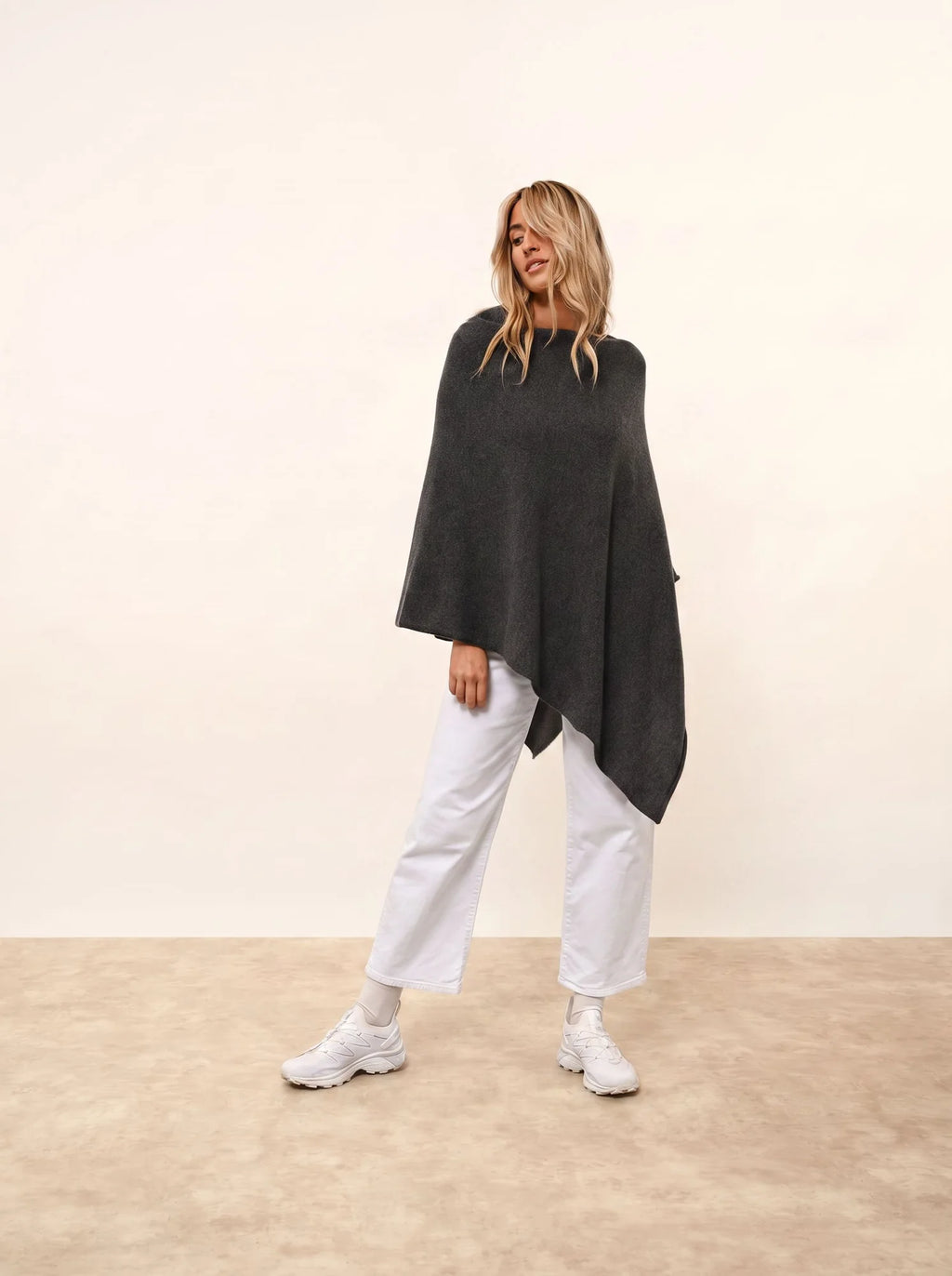 MEREDITH poncho anthrazit meliert