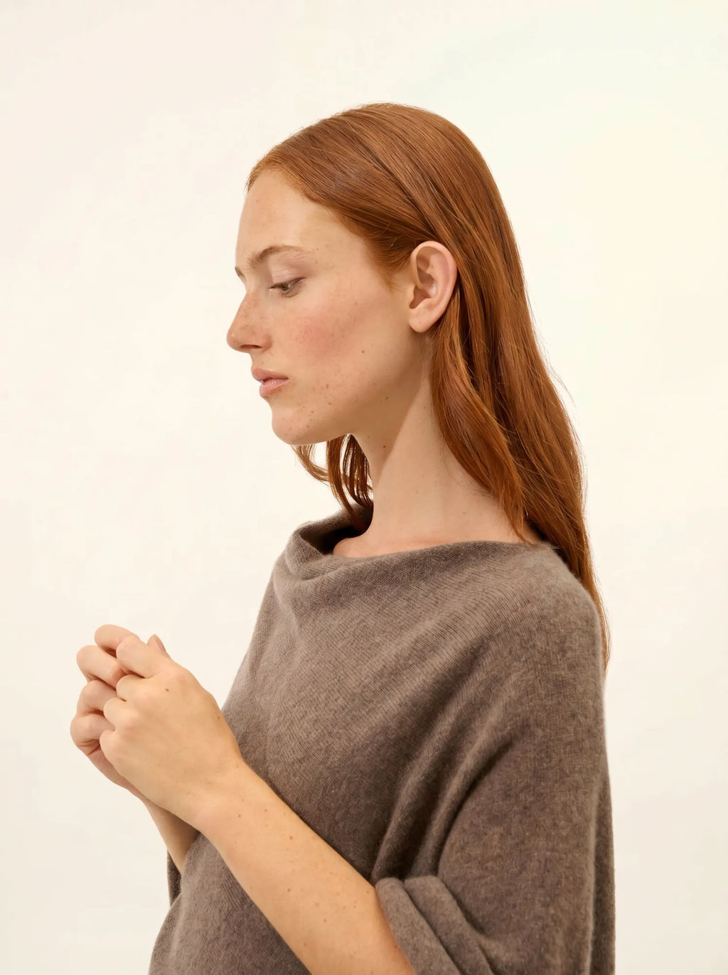 MEREDITH poncho taupe meliert