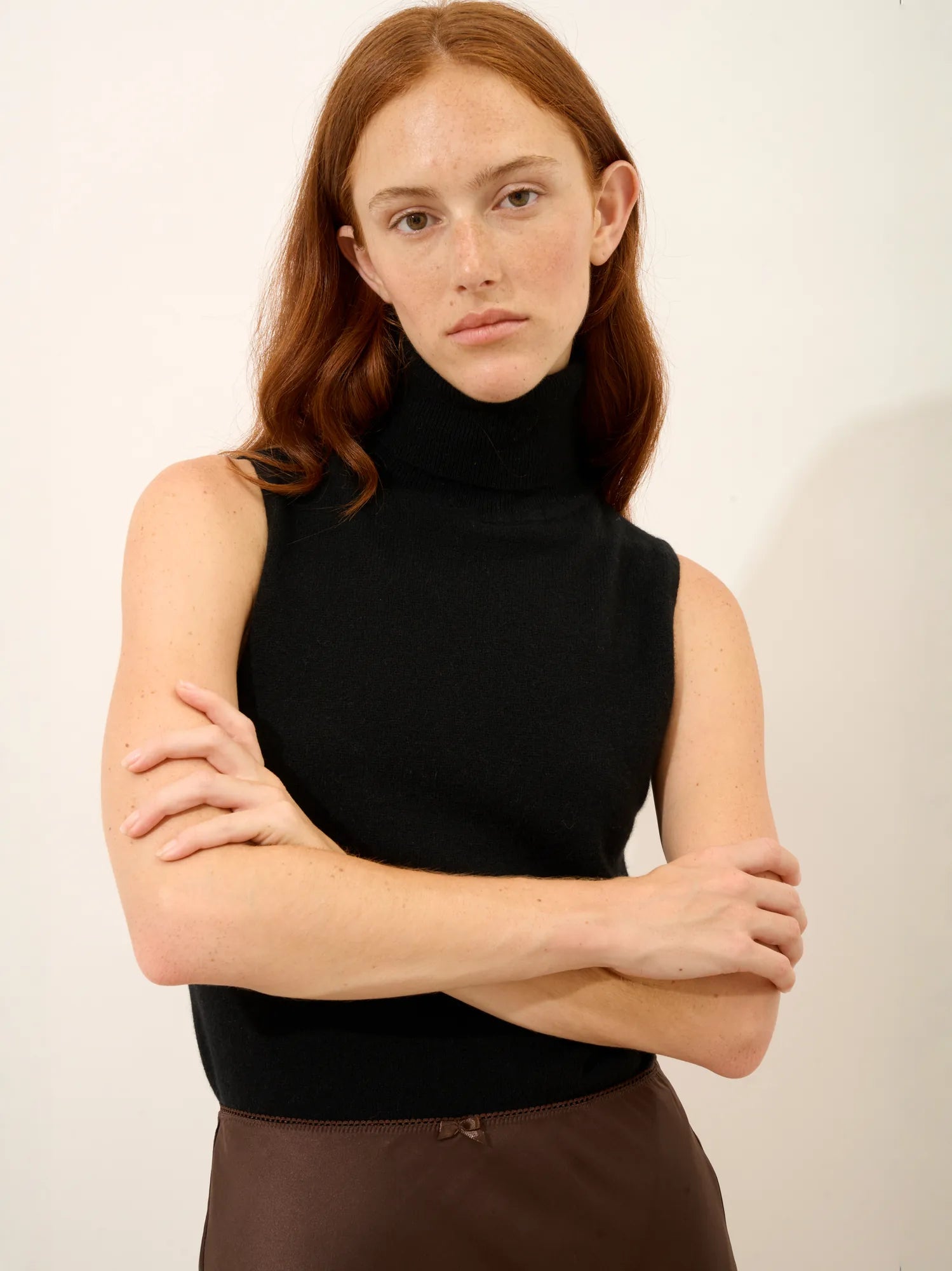 VIOLET pullover rollkragen ärmellos schwarz