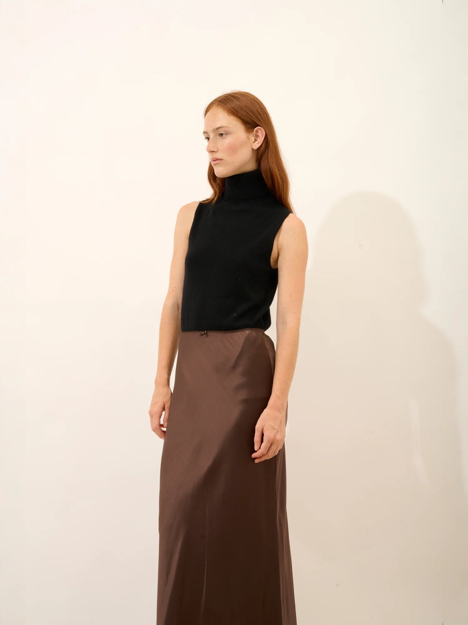 VIOLET pullover rollkragen ärmellos schwarz