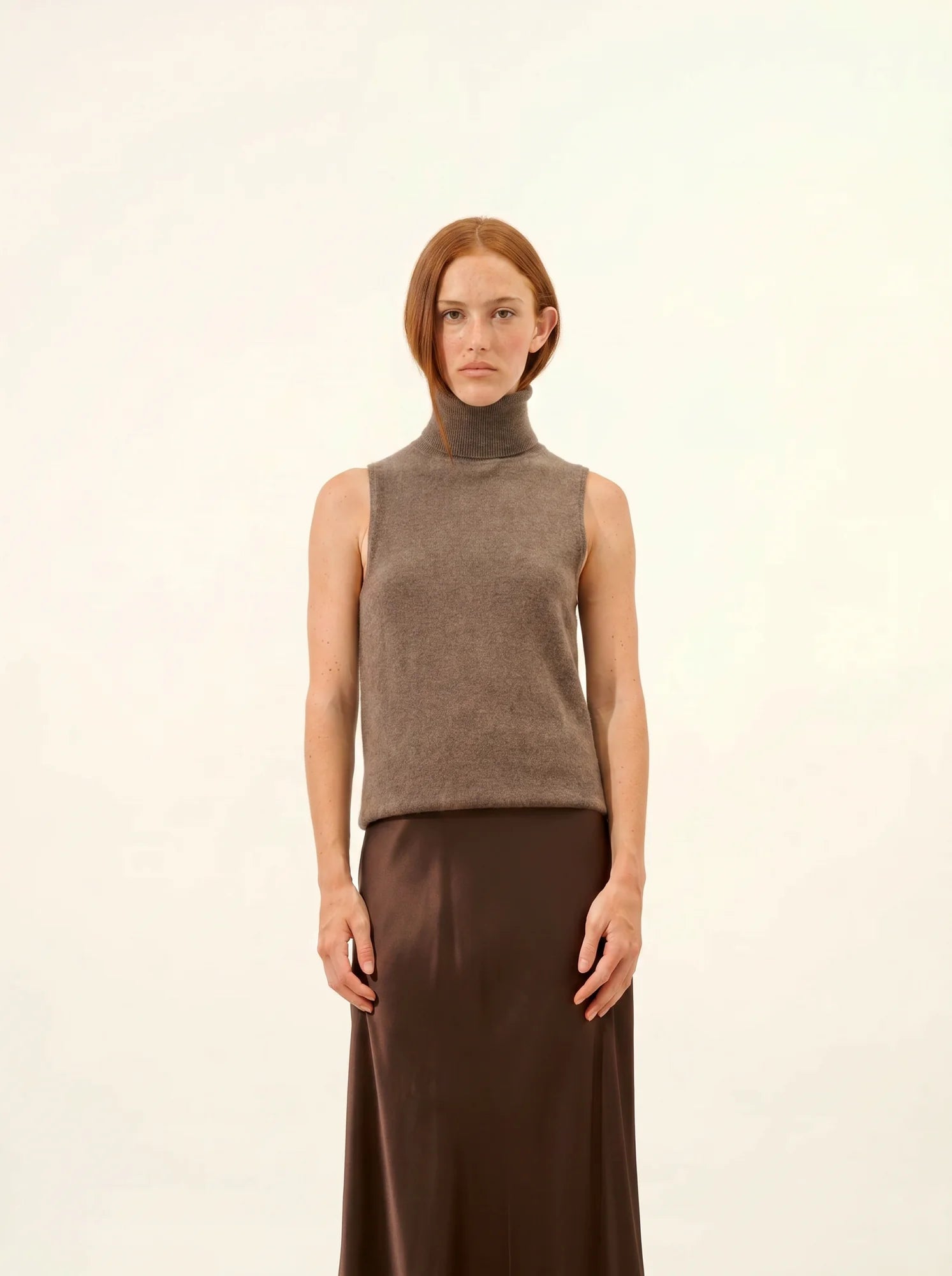 VIOLET pullover rollkragen ärmellos taupe meliert