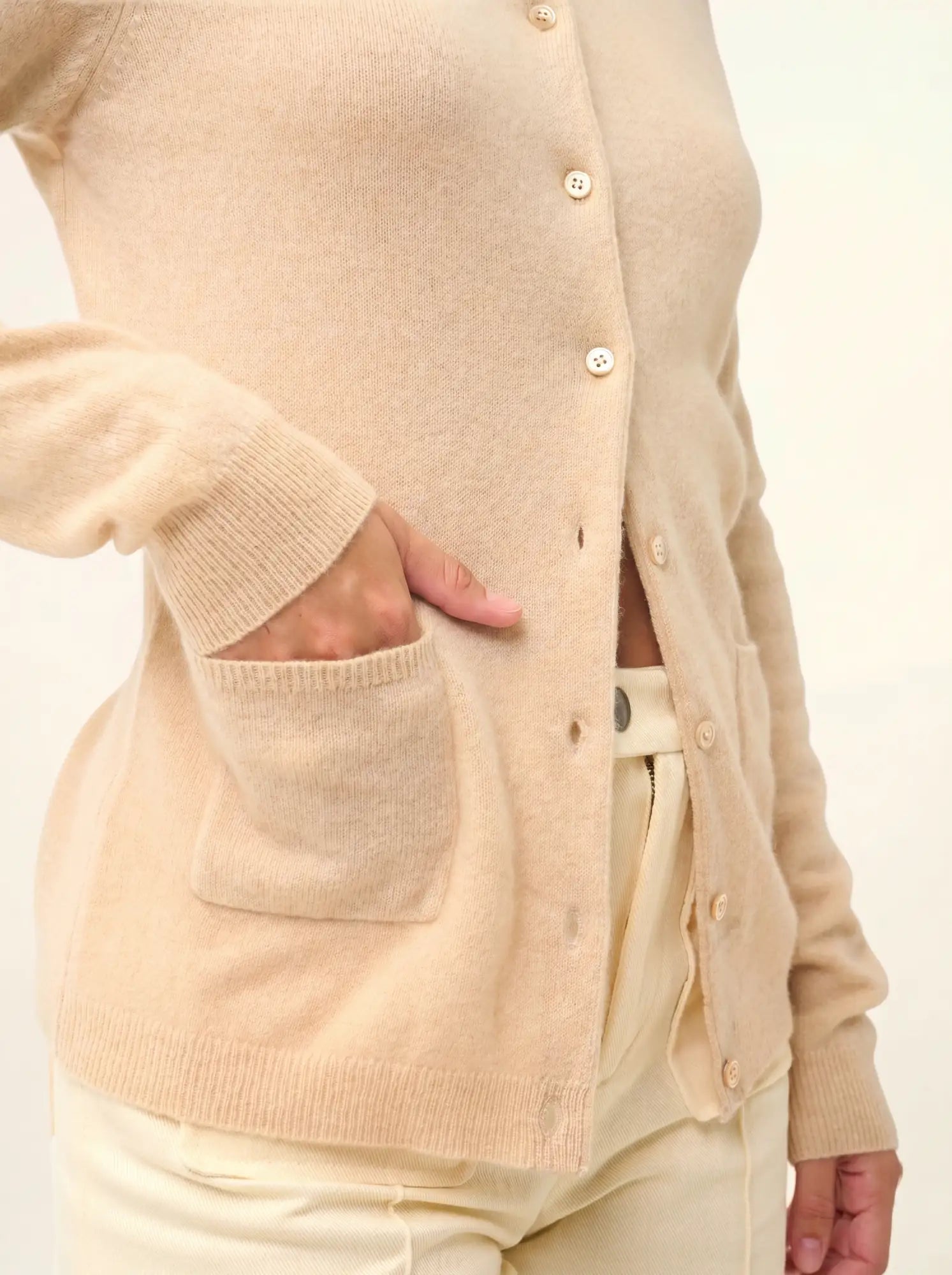 KATHARINE strickjacke rundhalsausschnitt sand
