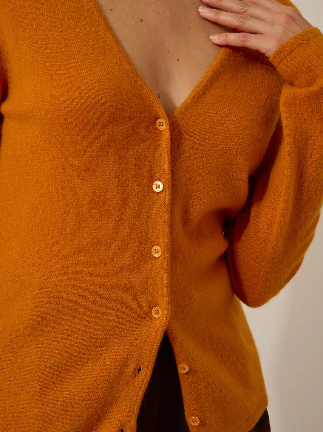 NORMA strickjacke v-ausschnitt ocre