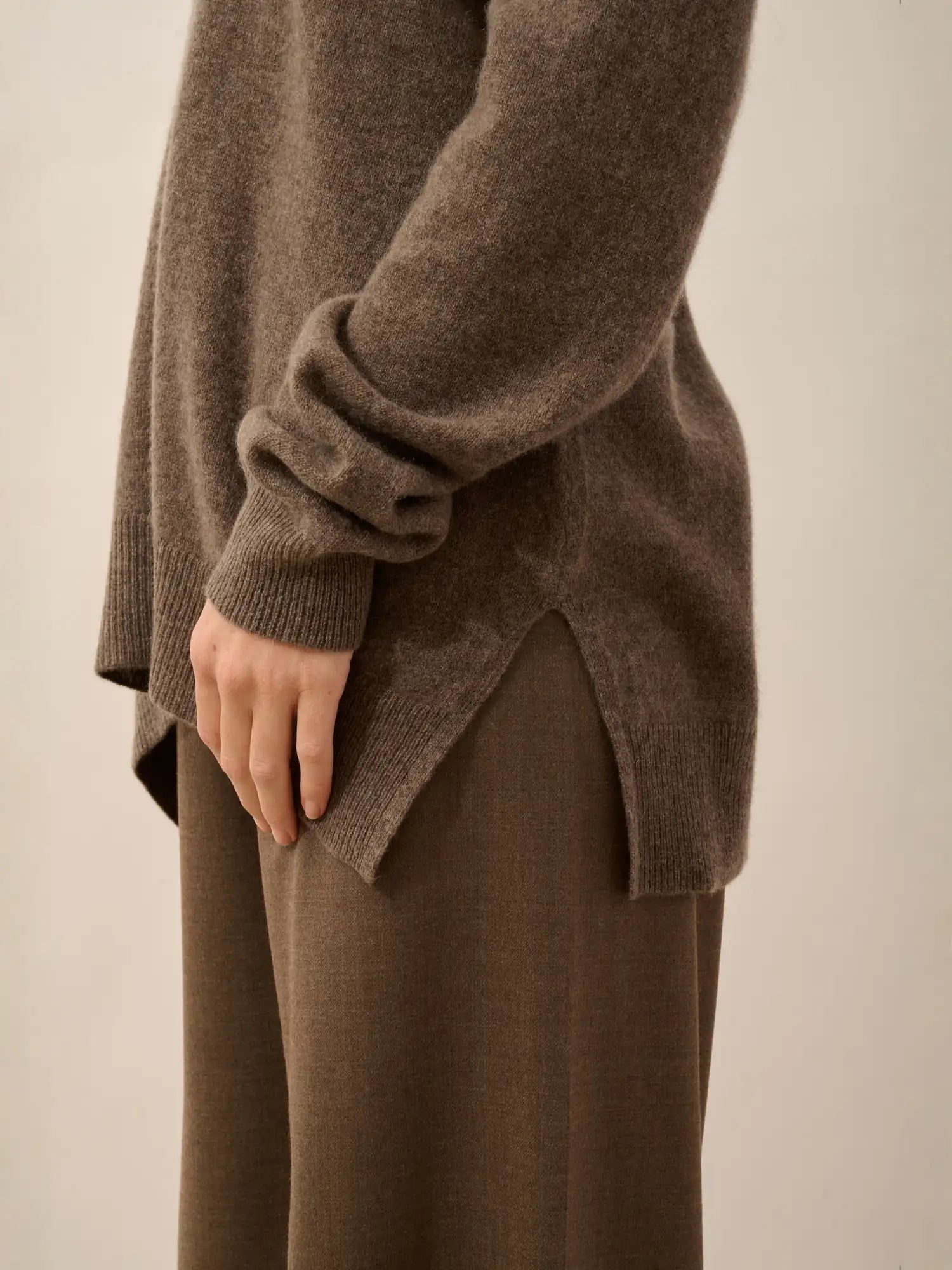 OPAL pullover v-ausschnitt vorne und hinten taupe meliert