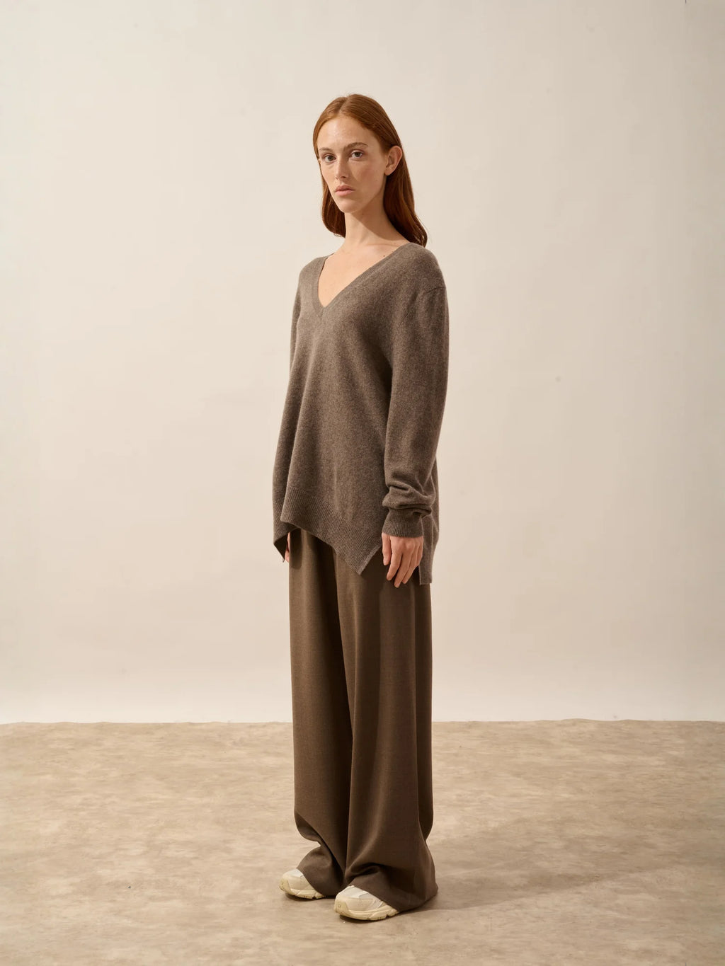 OPAL pullover v-ausschnitt vorne und hinten taupe meliert
