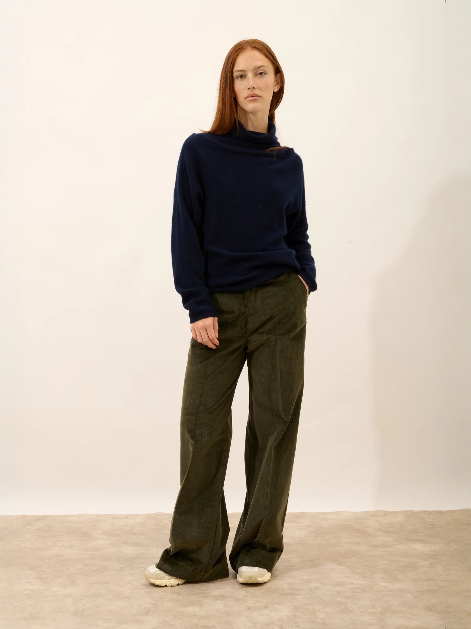 BLANTYRE pull col roulé bleu marine