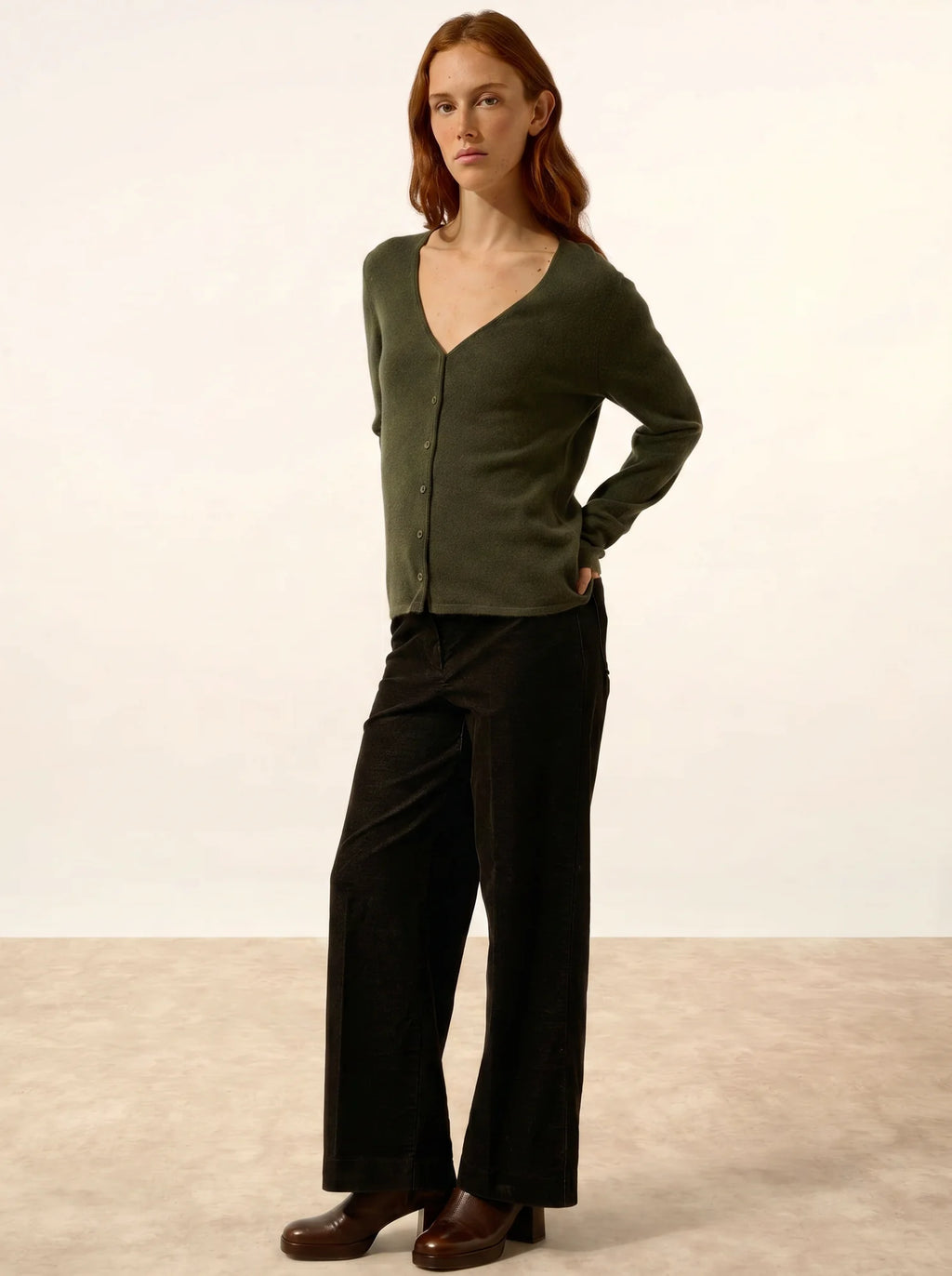 NORMA strickjacke v-ausschnitt khaki