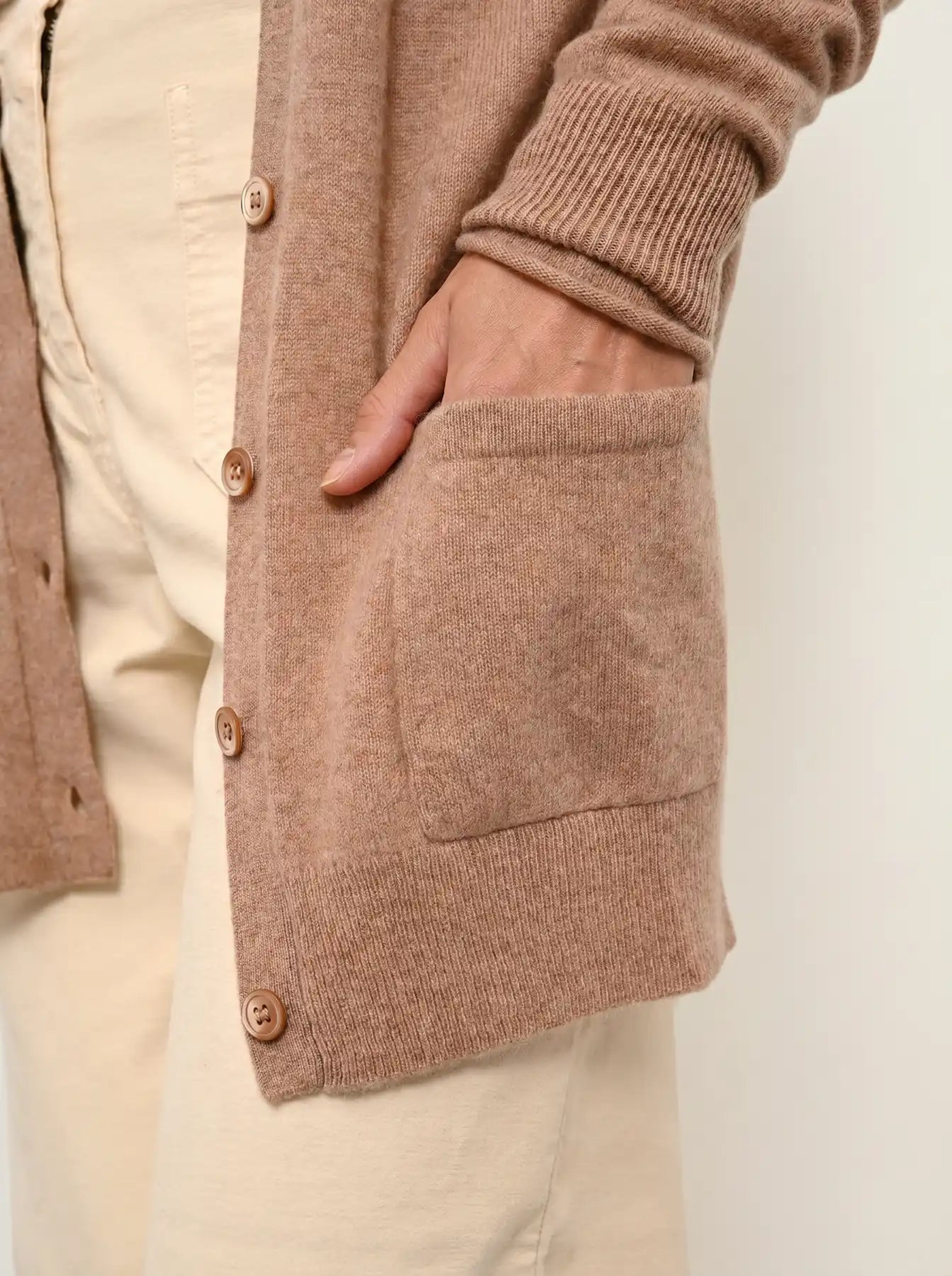 TOMMIE strickjacke v-ausschnitt camel meliert