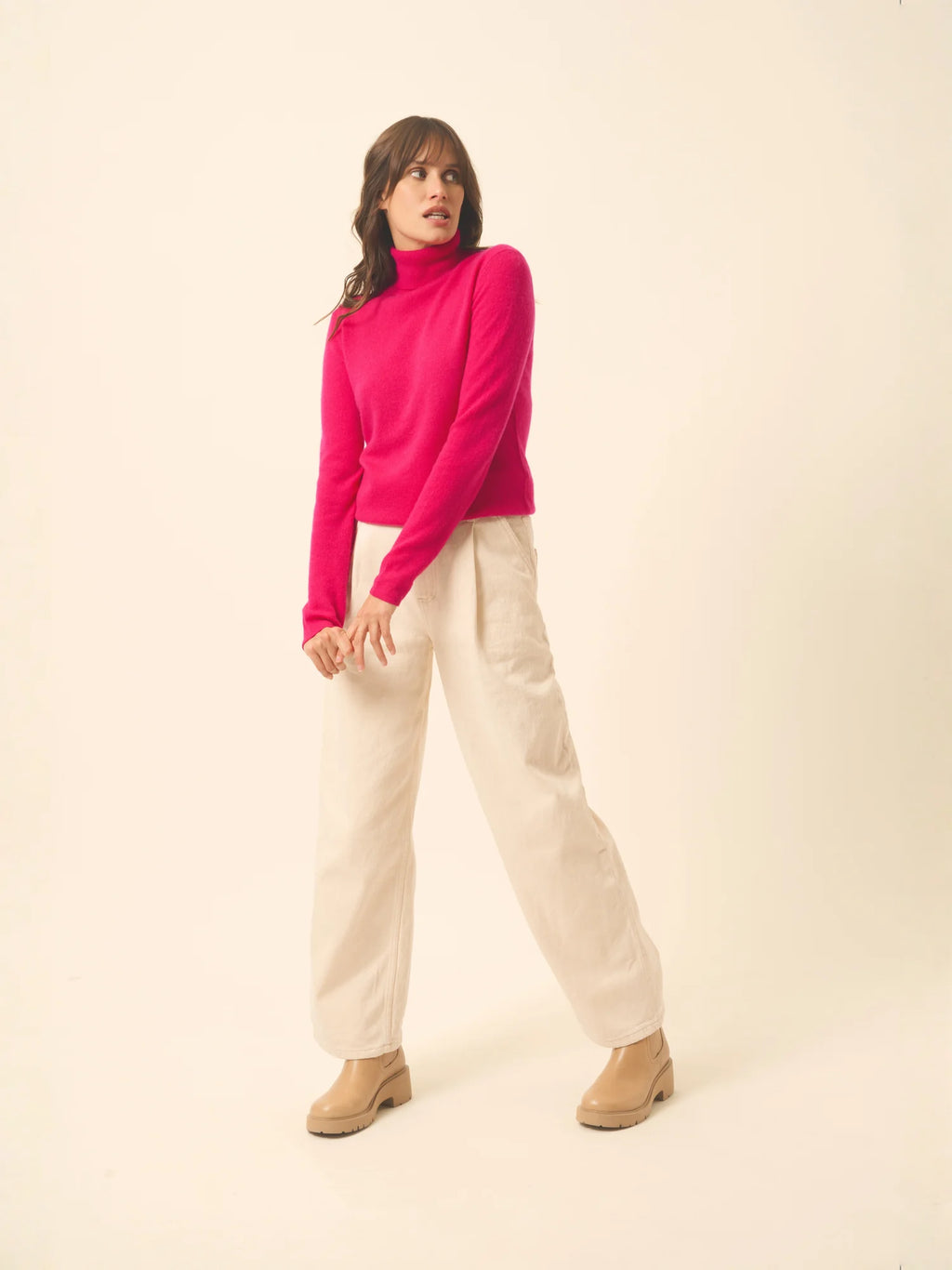 AVA pull col roulé fuchsia
