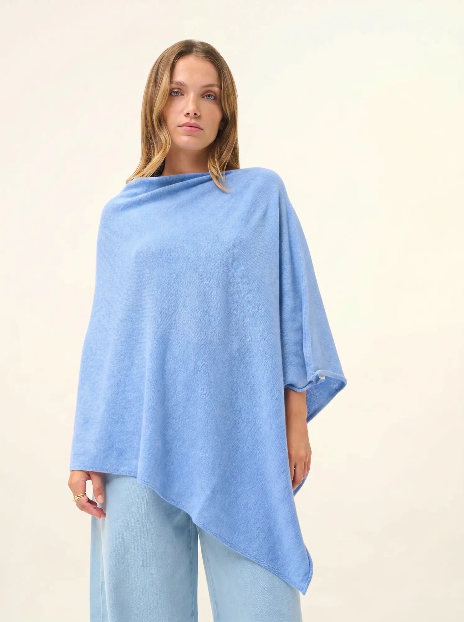 MEREDITH poncho himmelblau