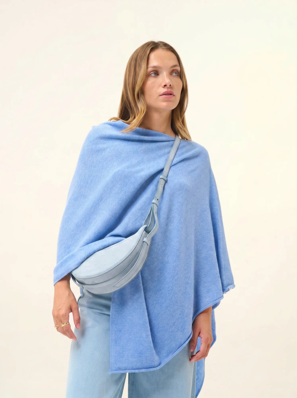 MEREDITH poncho himmelblau