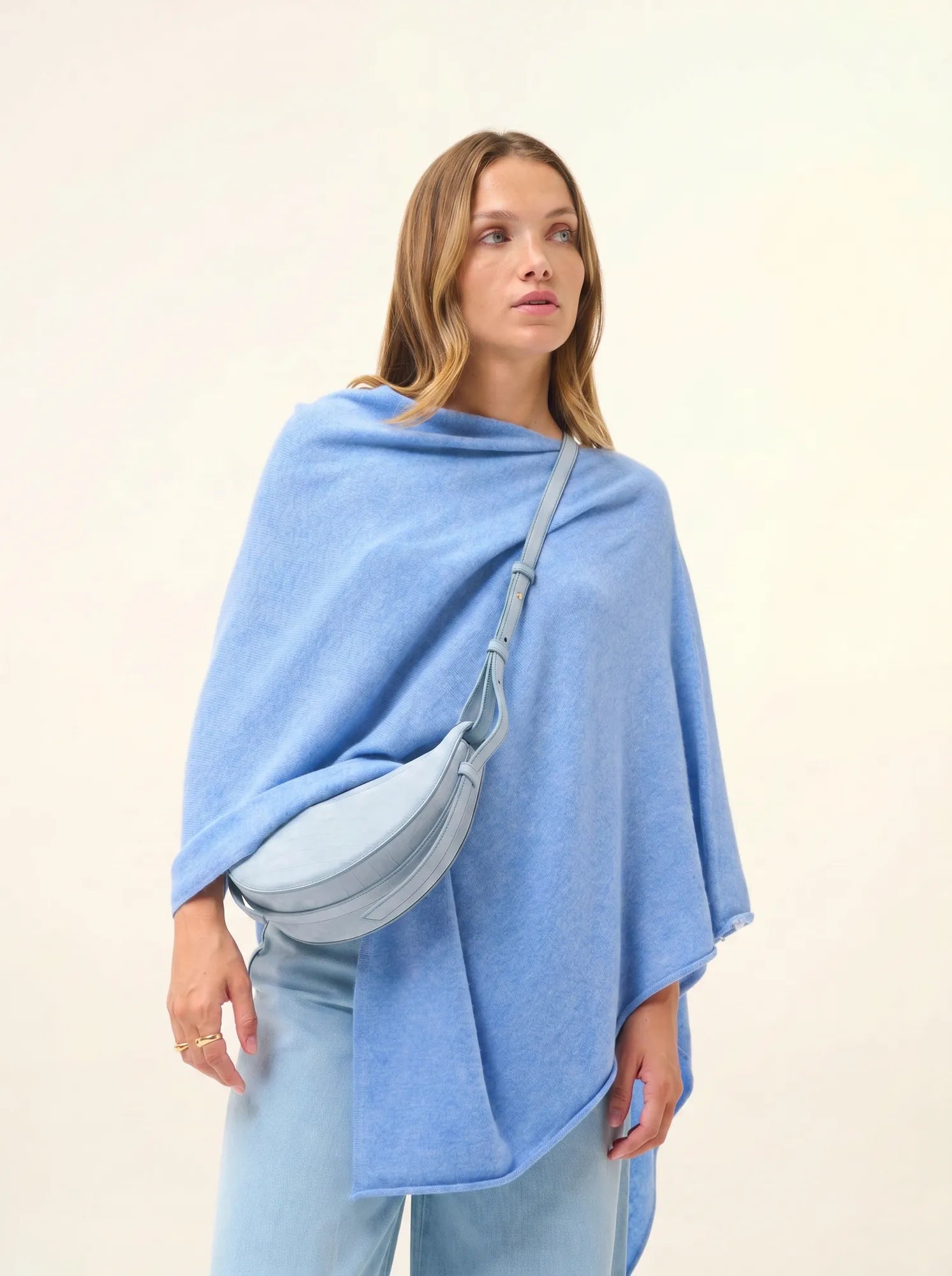 MEREDITH poncho himmelblau