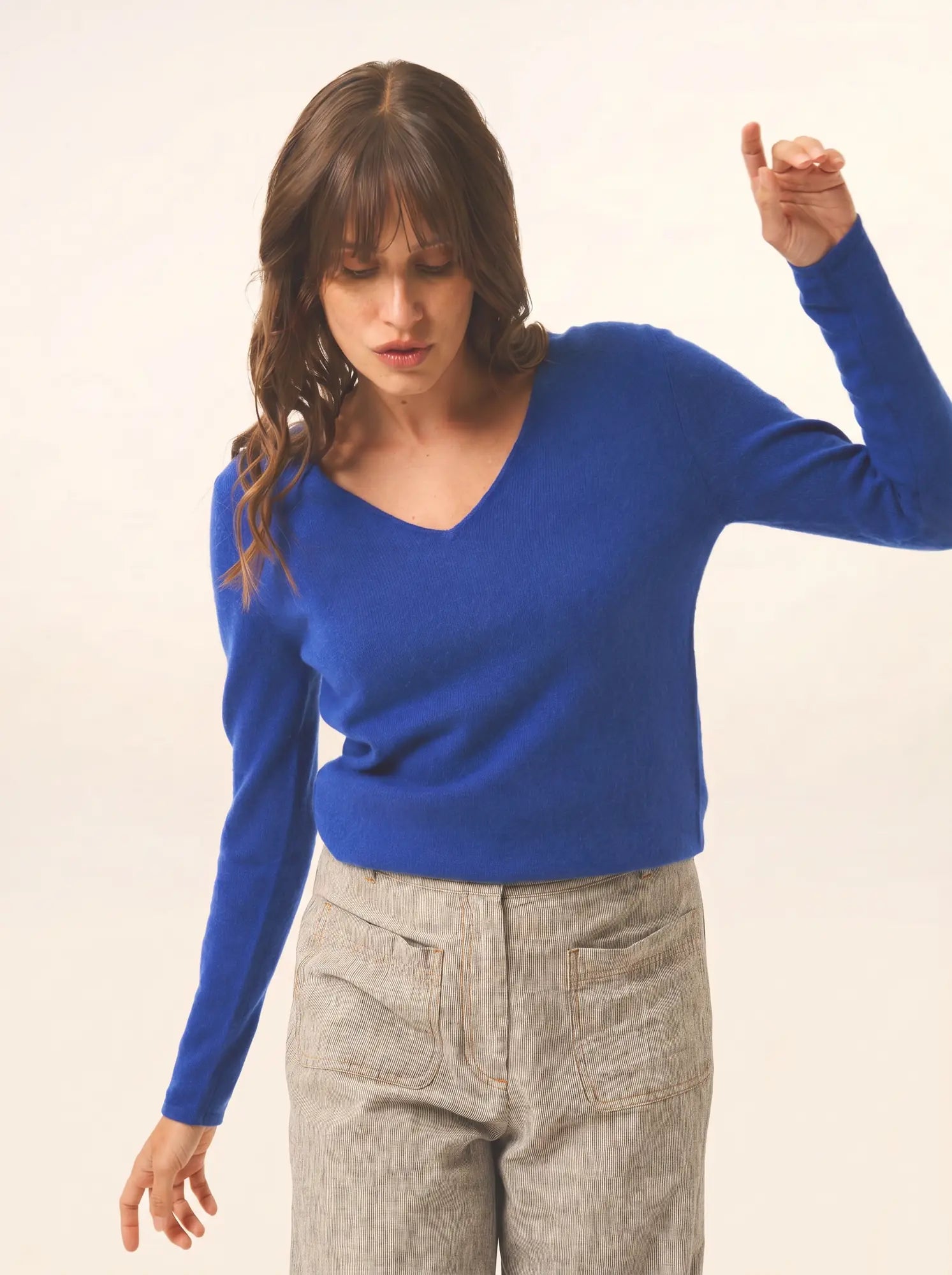 JOAN pull col V outremer