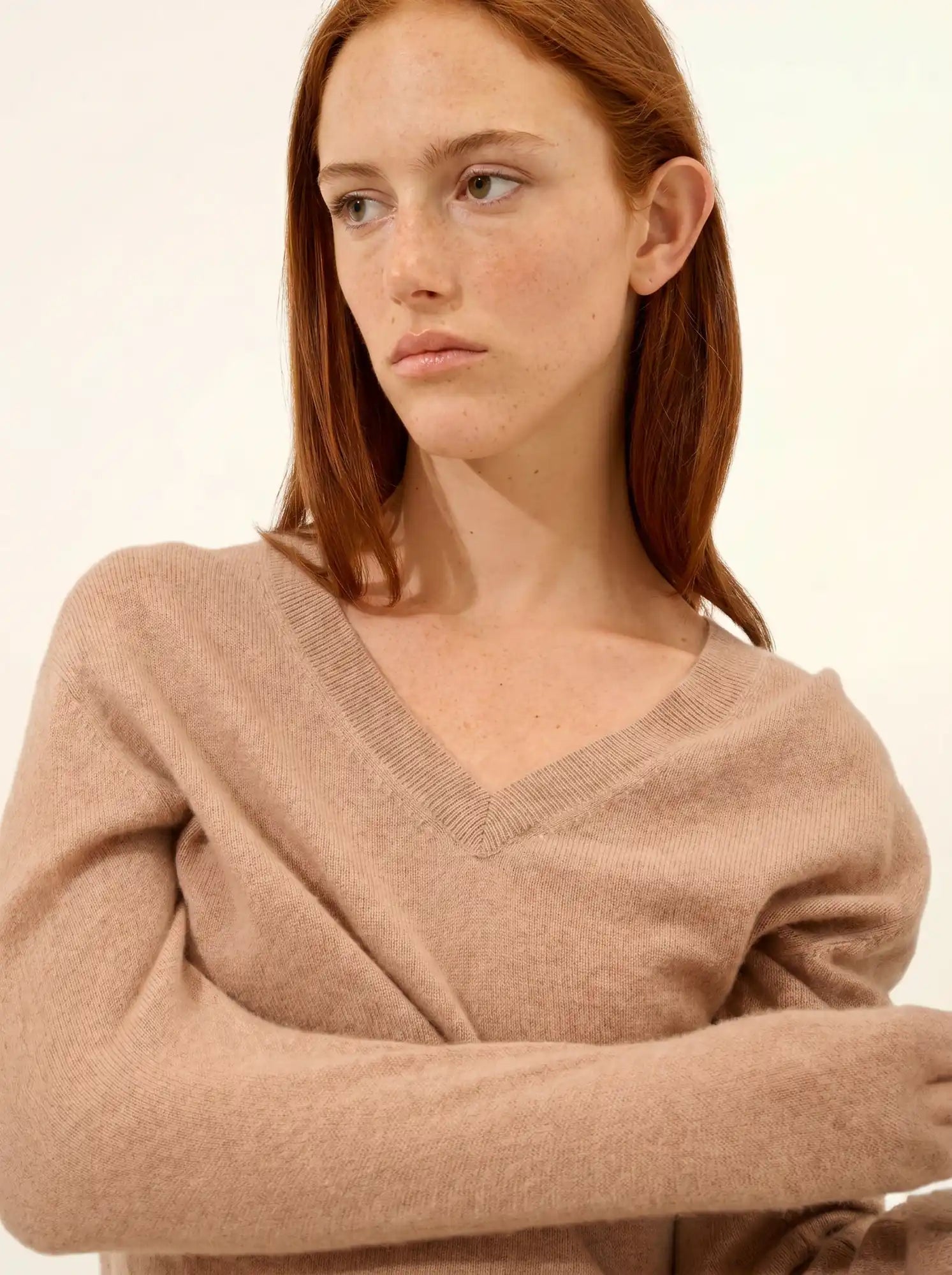 NORA pull col V camel chiné