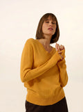 NORA pullover v-ausschnitt curcuma