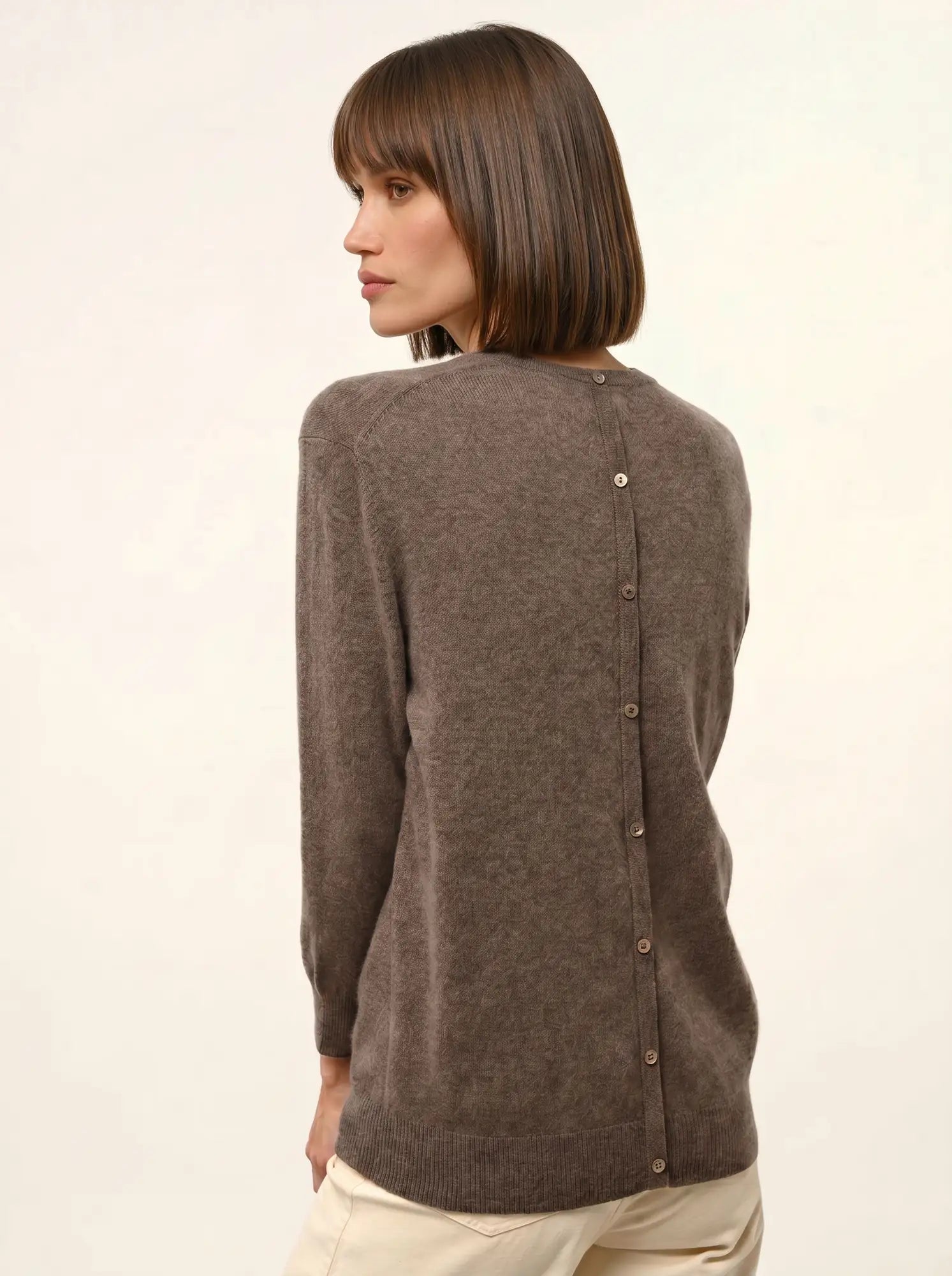 JANICE pullover rundhalsausschnitt geknöpft hinten taupe meliert