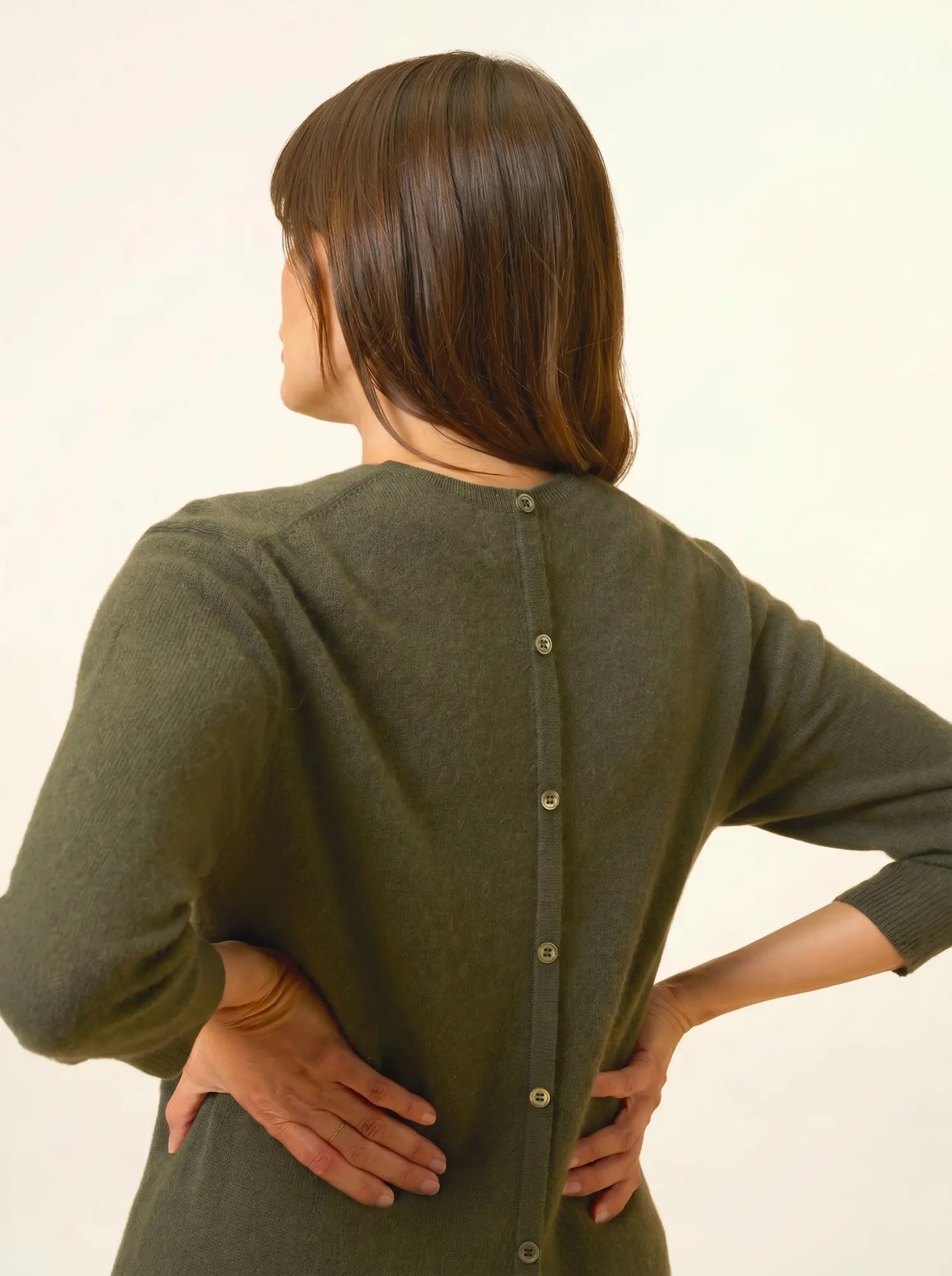 JANICE pullover rundhalsausschnitt geknöpft hinten khaki