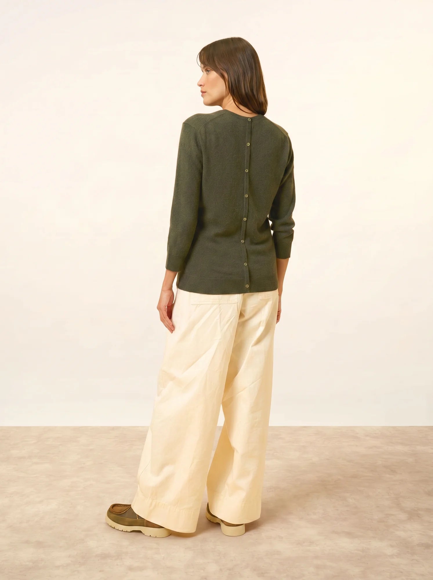 JANICE pullover rundhalsausschnitt geknöpft hinten khaki