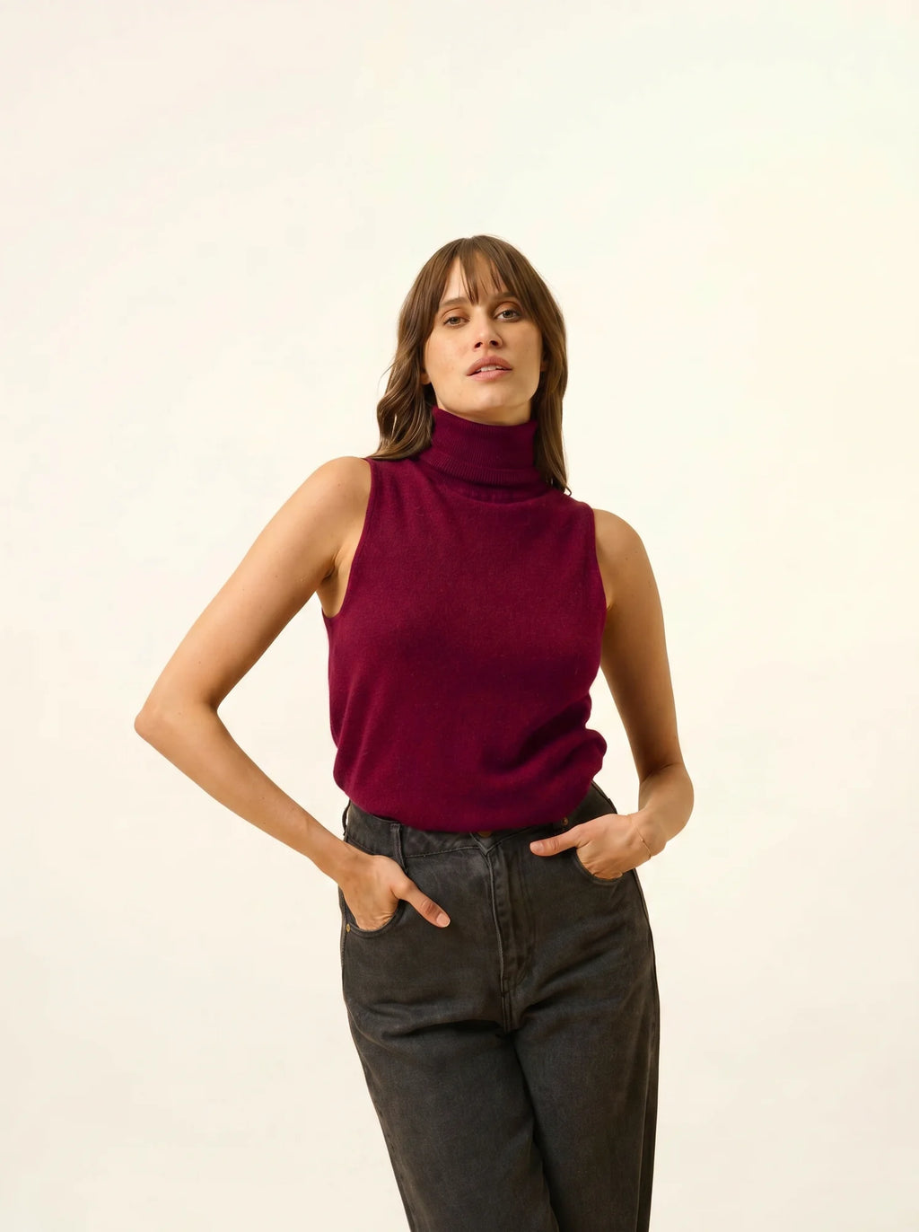 VIOLET pull col roulé sans manches bordeaux