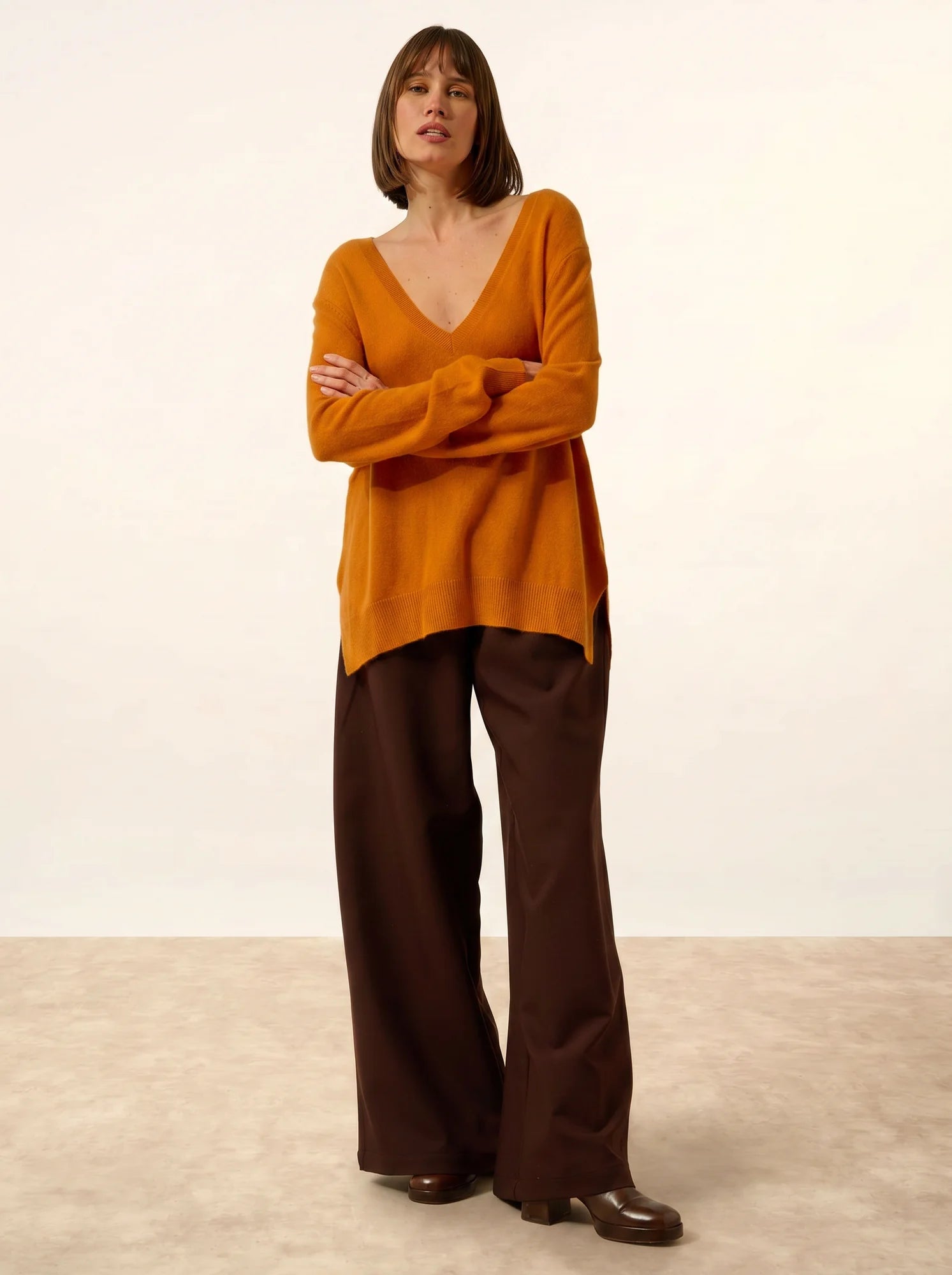 OPAL pullover v-ausschnitt vorne und hinten ocre