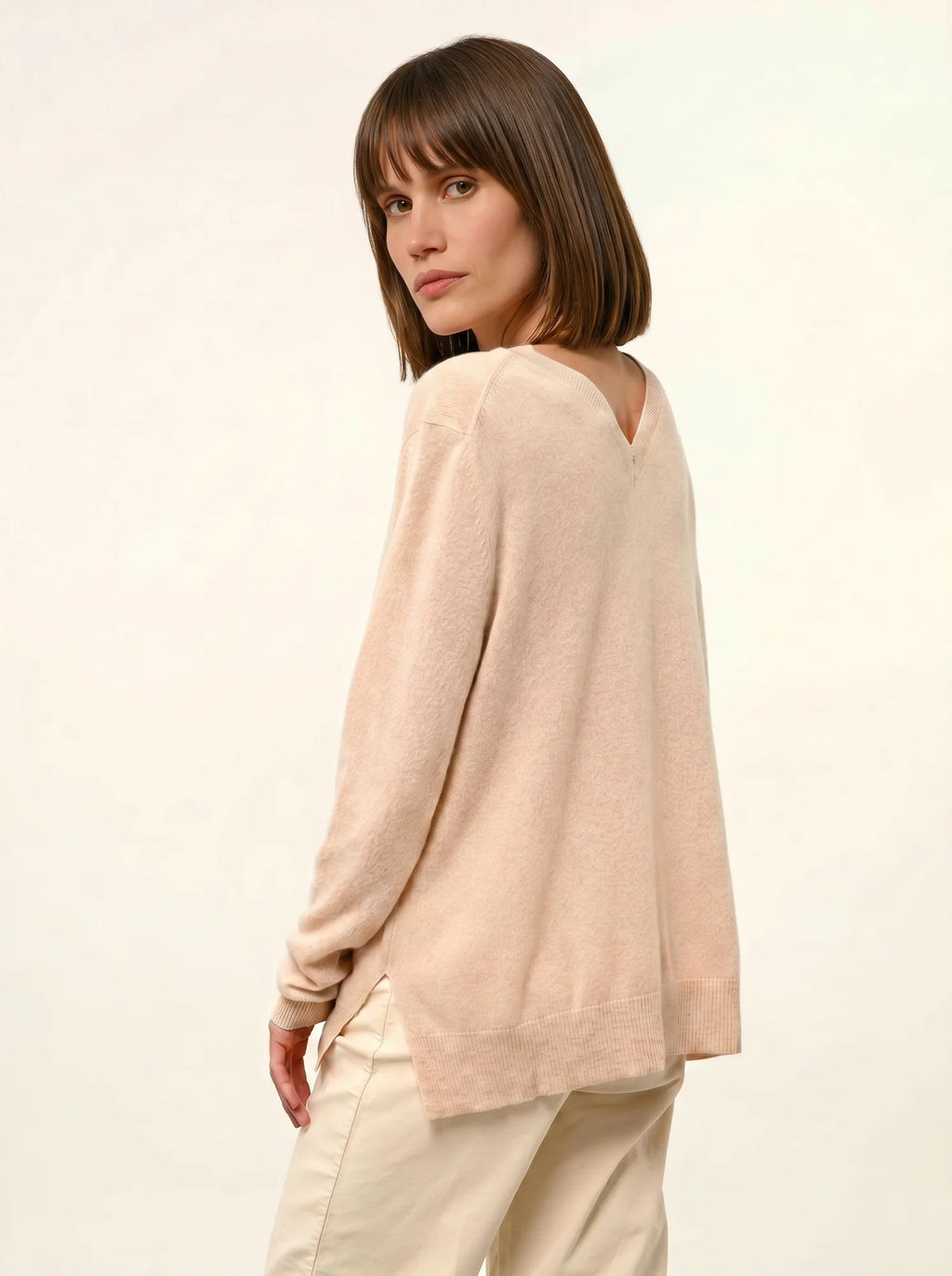 OPAL pullover v-ausschnitt vorne und hinten sand