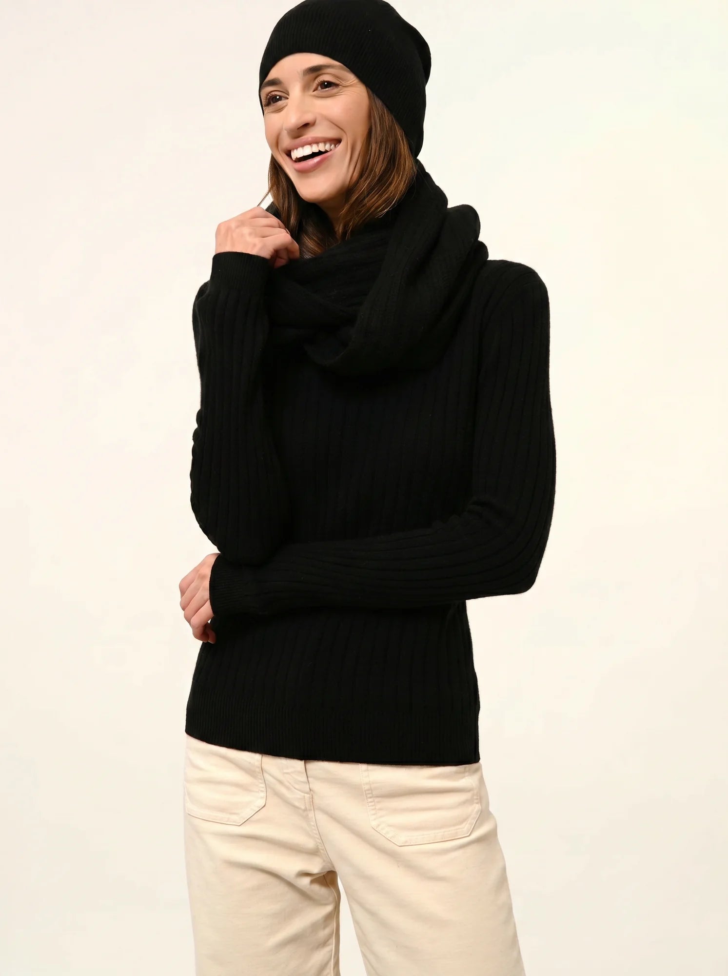 AVANA pull col rond noir