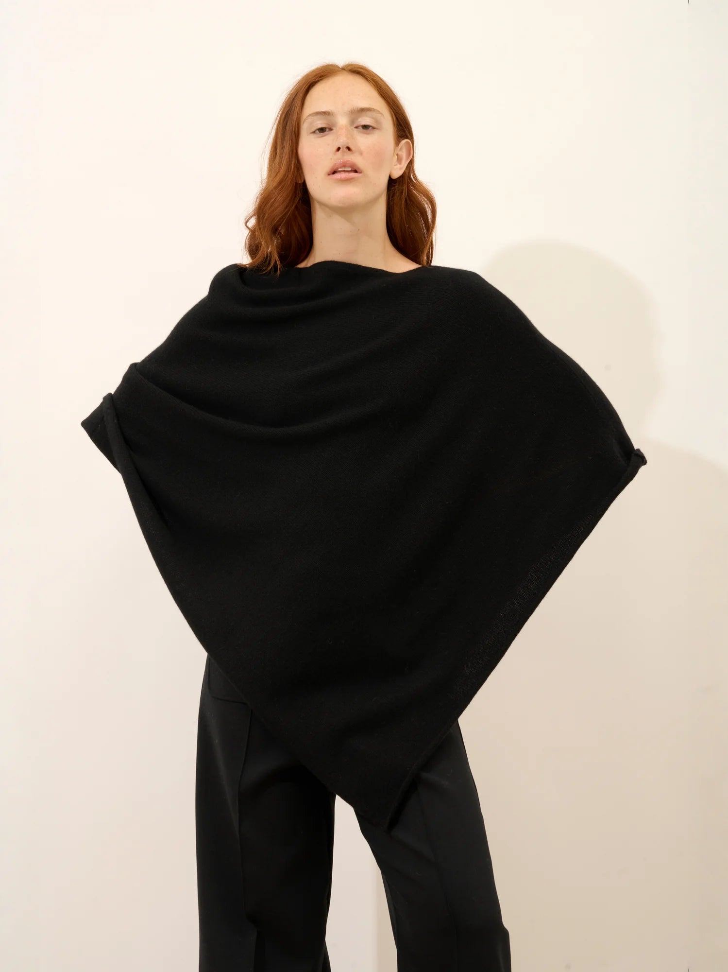 SALLY poncho 4-fädig schwarz