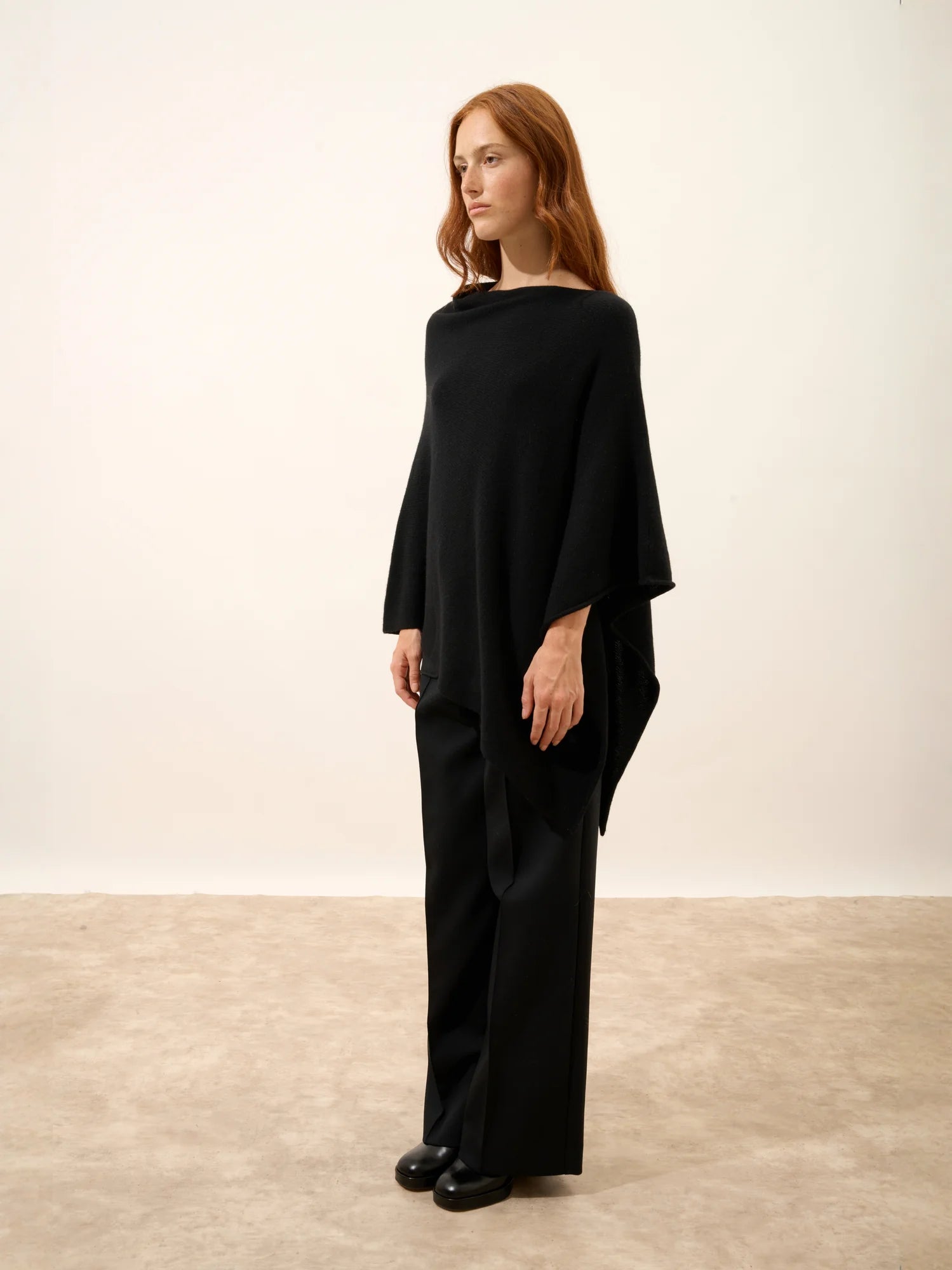 SALLY poncho 4-fädig schwarz
