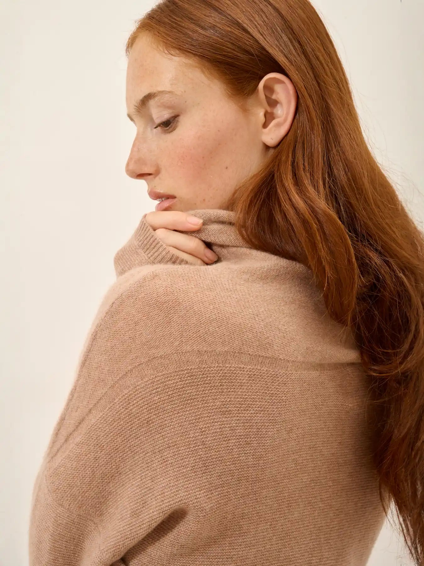 BLANTYRE pull col roulé camel chiné