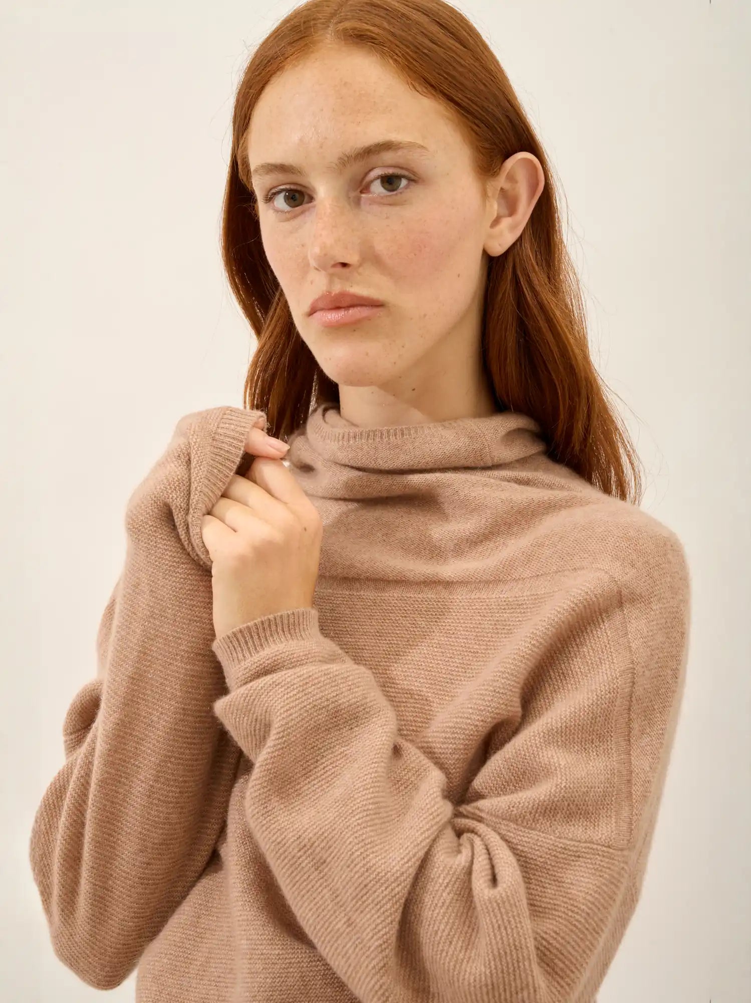 BLANTYRE pull col roulé camel chiné
