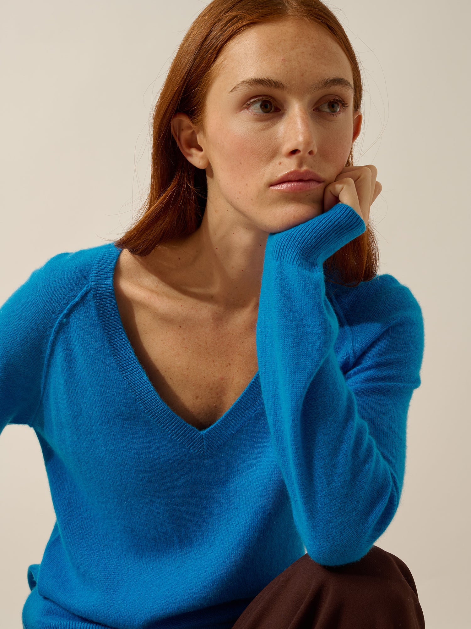 PHOEBE azure V-neck sweater