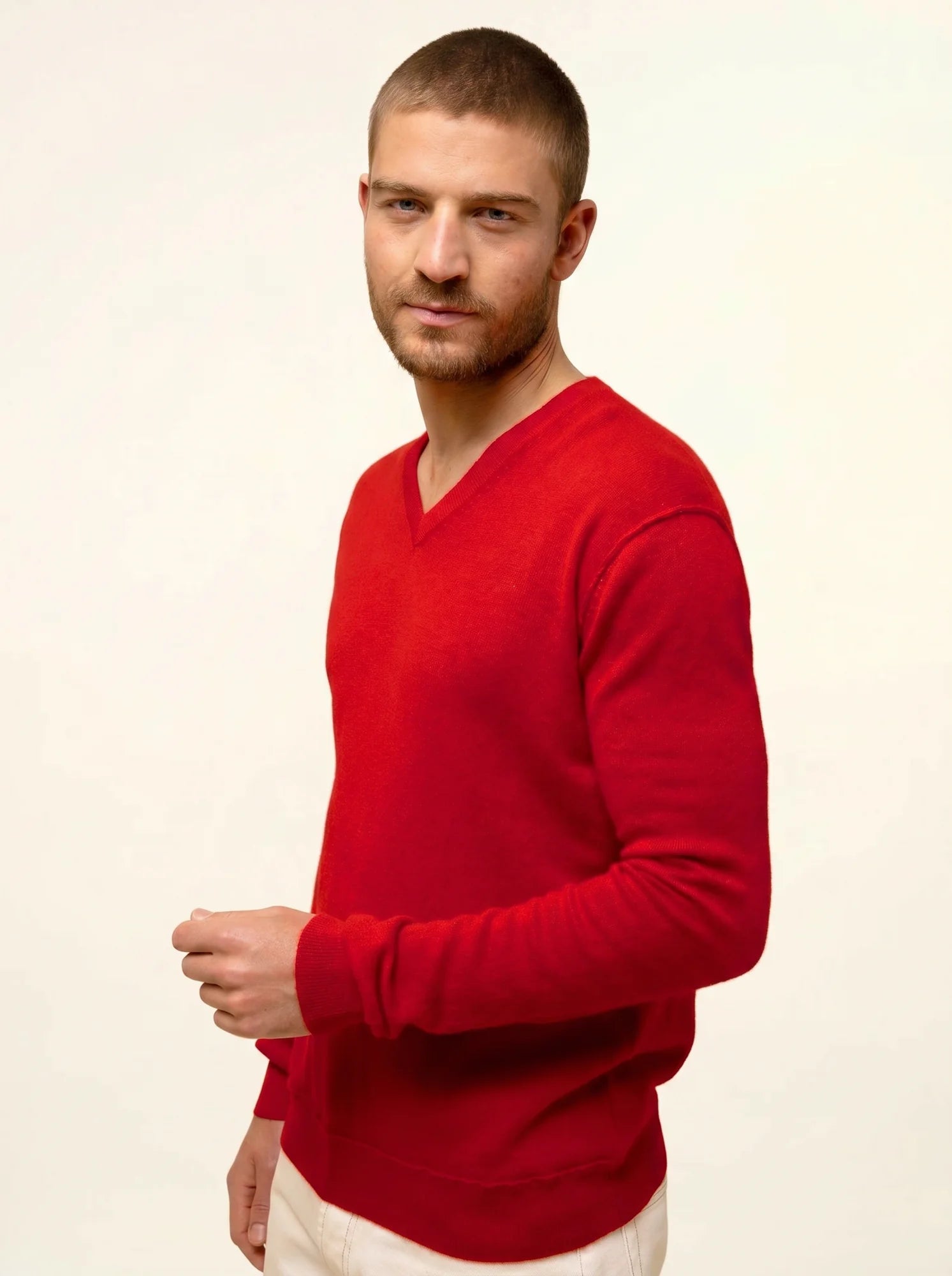 TOM pull col V rouge
