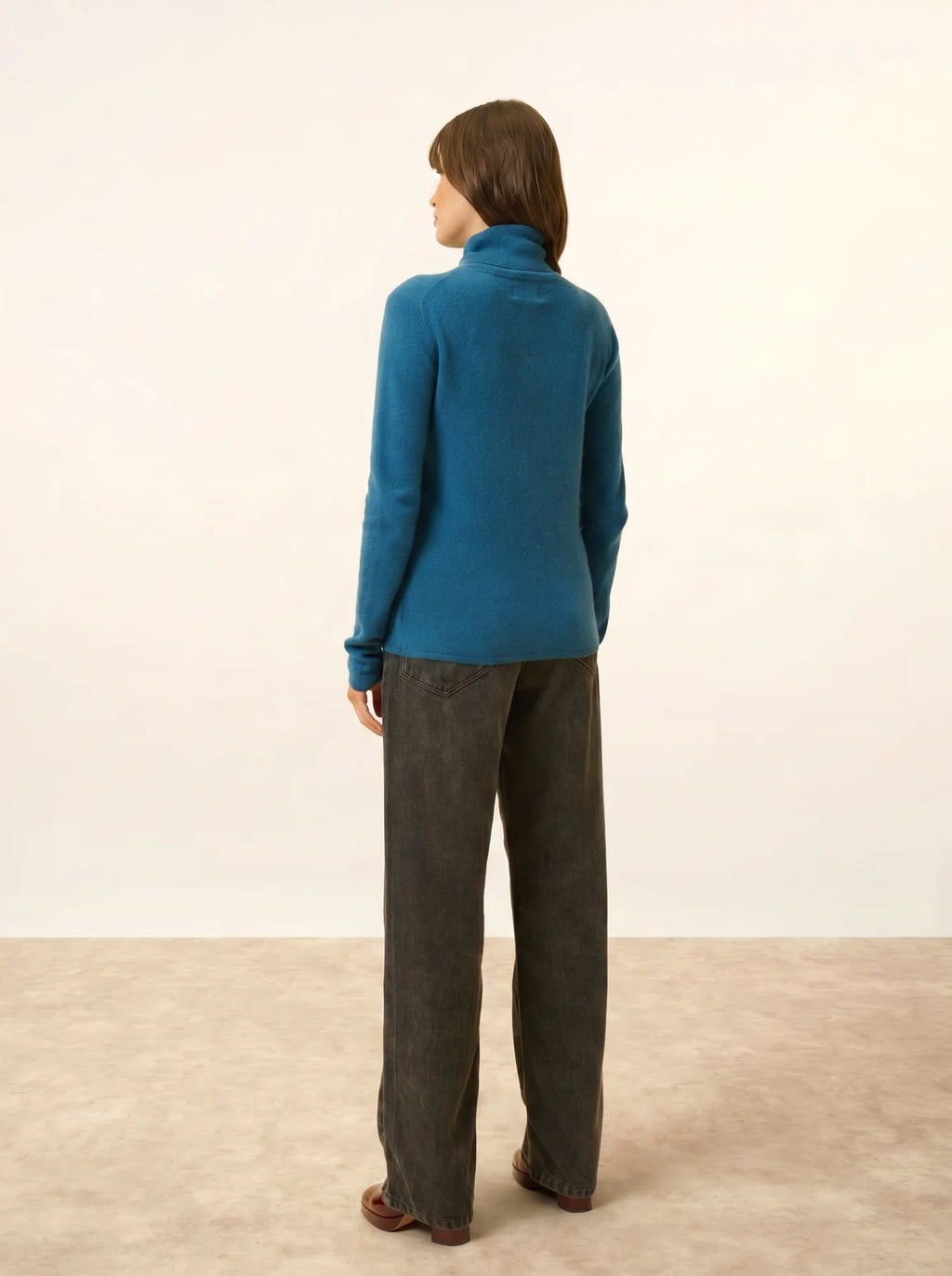 AVA pull col roulé paon